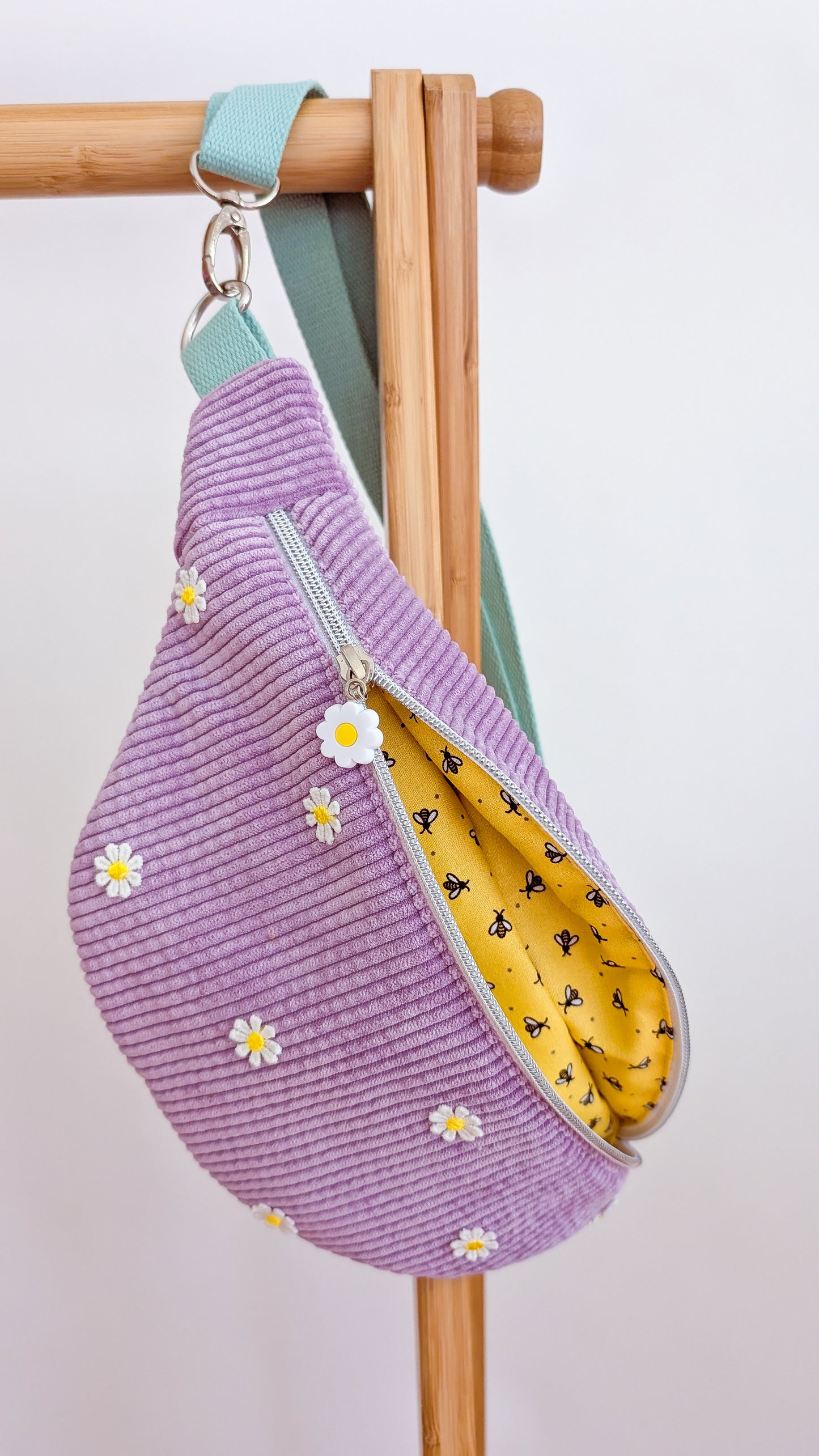Pastell Cord Hipbag Bauchtasche Gänseblümchen Daisies FLIEDER