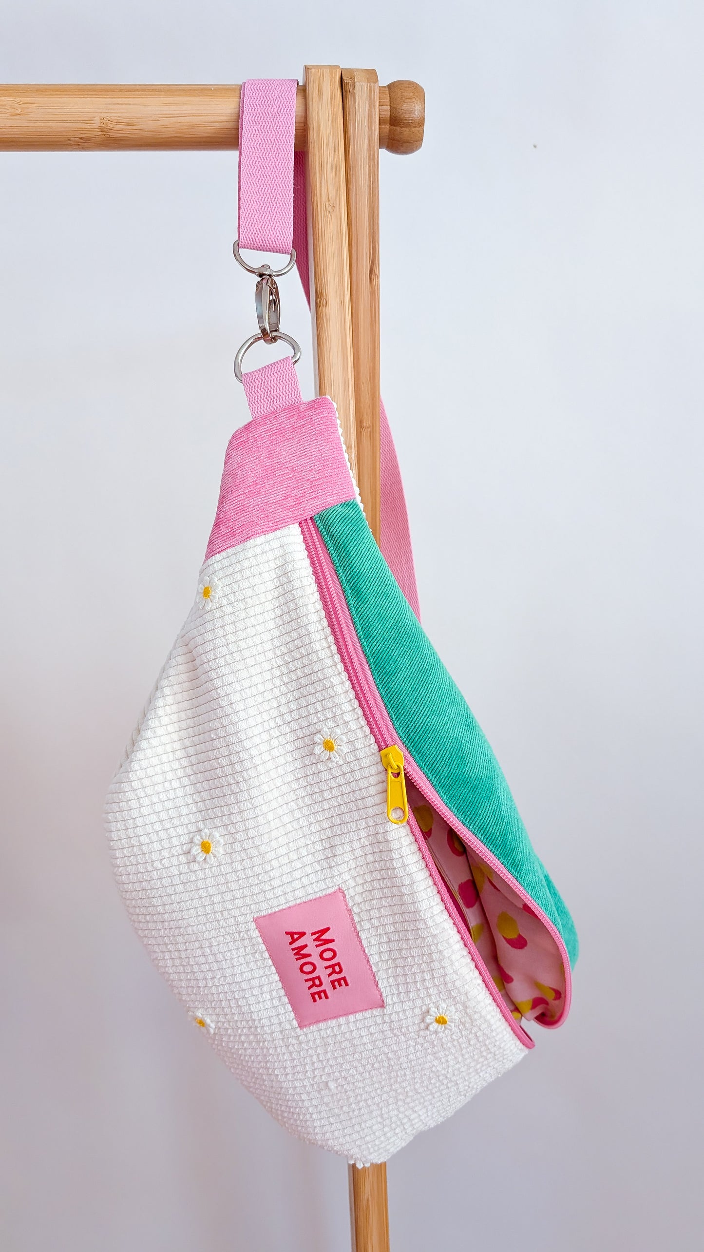 More Amore große XL Cord Hipbag Bauchtasche Daisies Pink/Grün/Creme