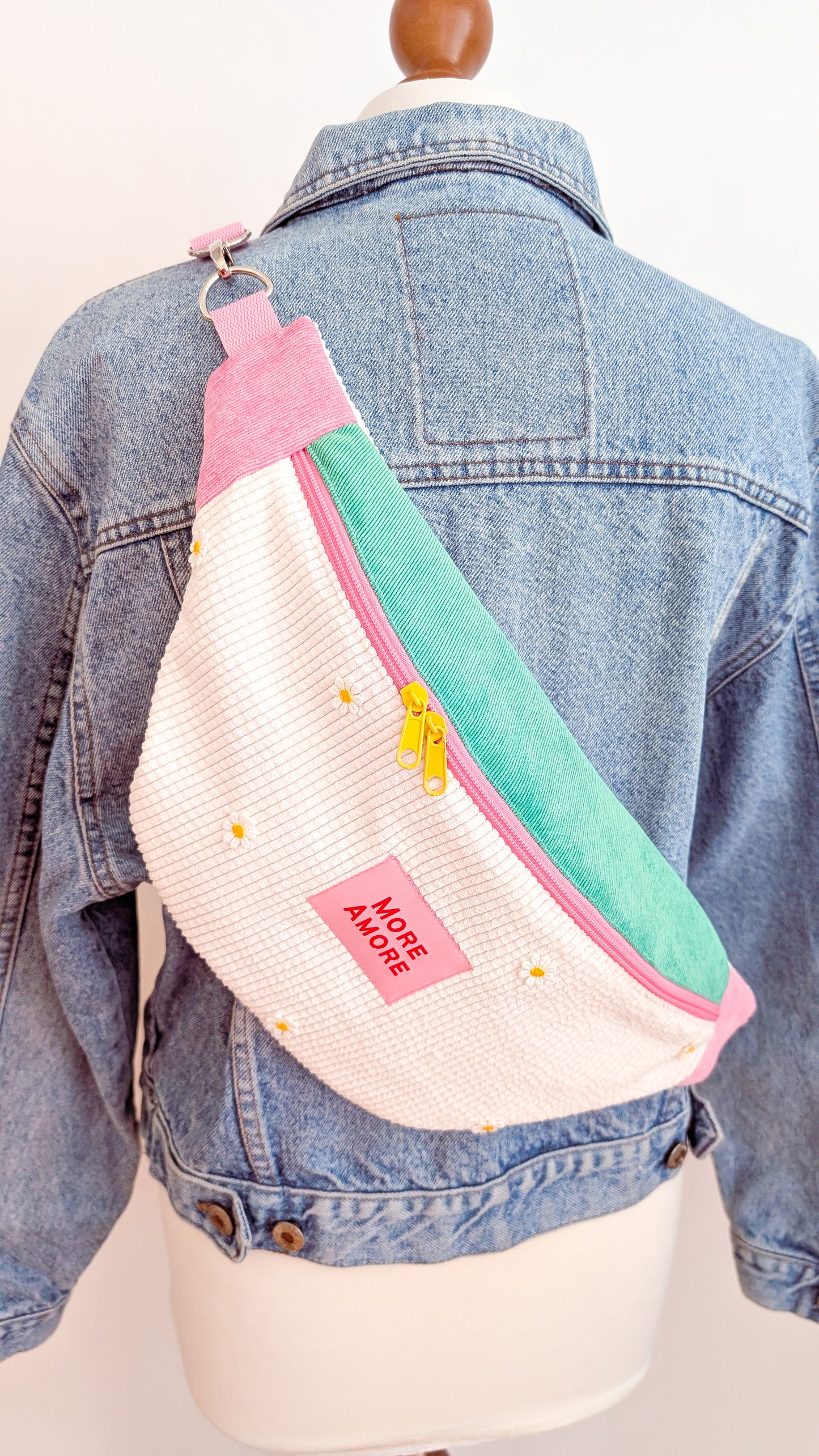 More Amore große XL Cord Hipbag Bauchtasche Daisies Pink/Grün/Creme