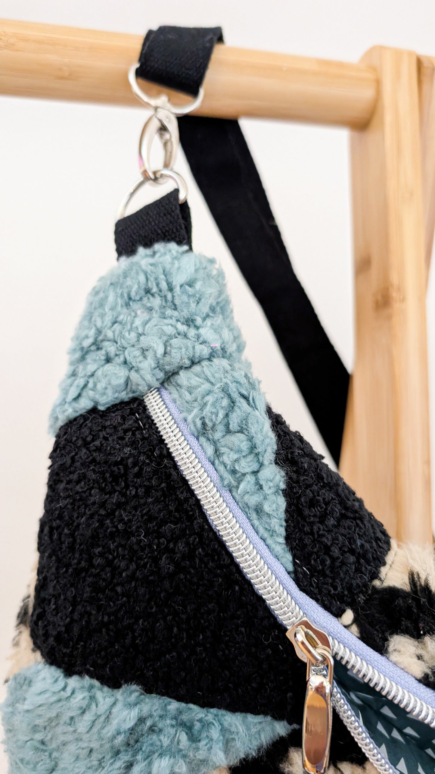 Zero Waste Bauchtasche Flieder/Mint/Schwarz/Leo Plüsch Einzelstück