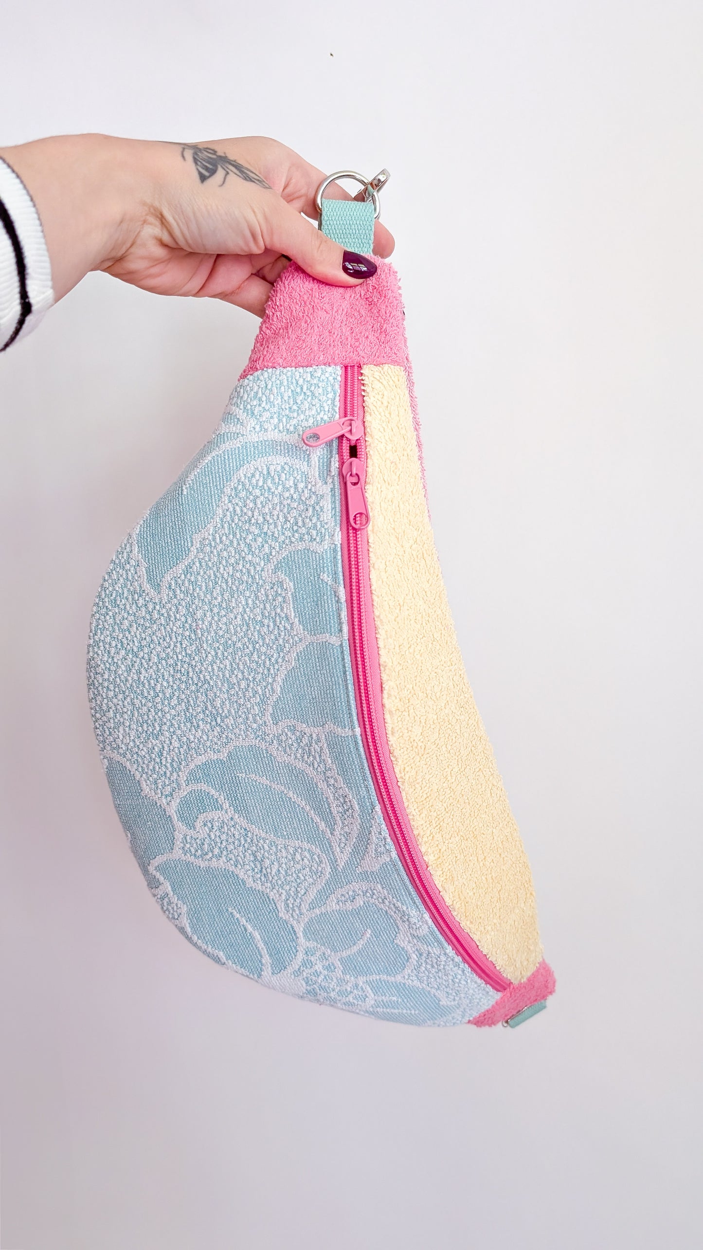 Upcycling XL Bauchtasche aus Vintage Handtuch Pastell Towel Bag Einzelstück