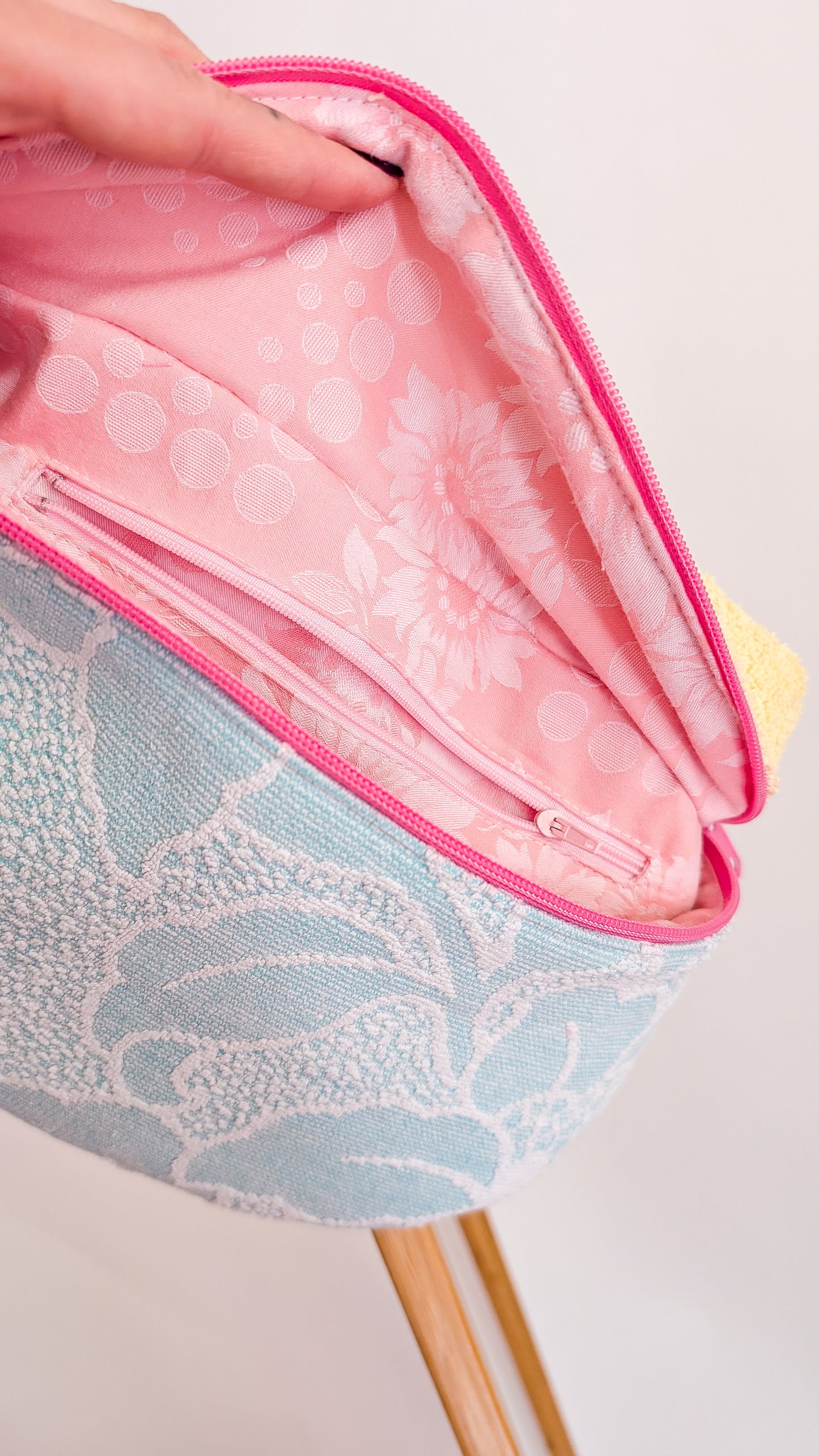Upcycling XL Bauchtasche aus Vintage Handtuch Pastell Towel Bag Einzelstück