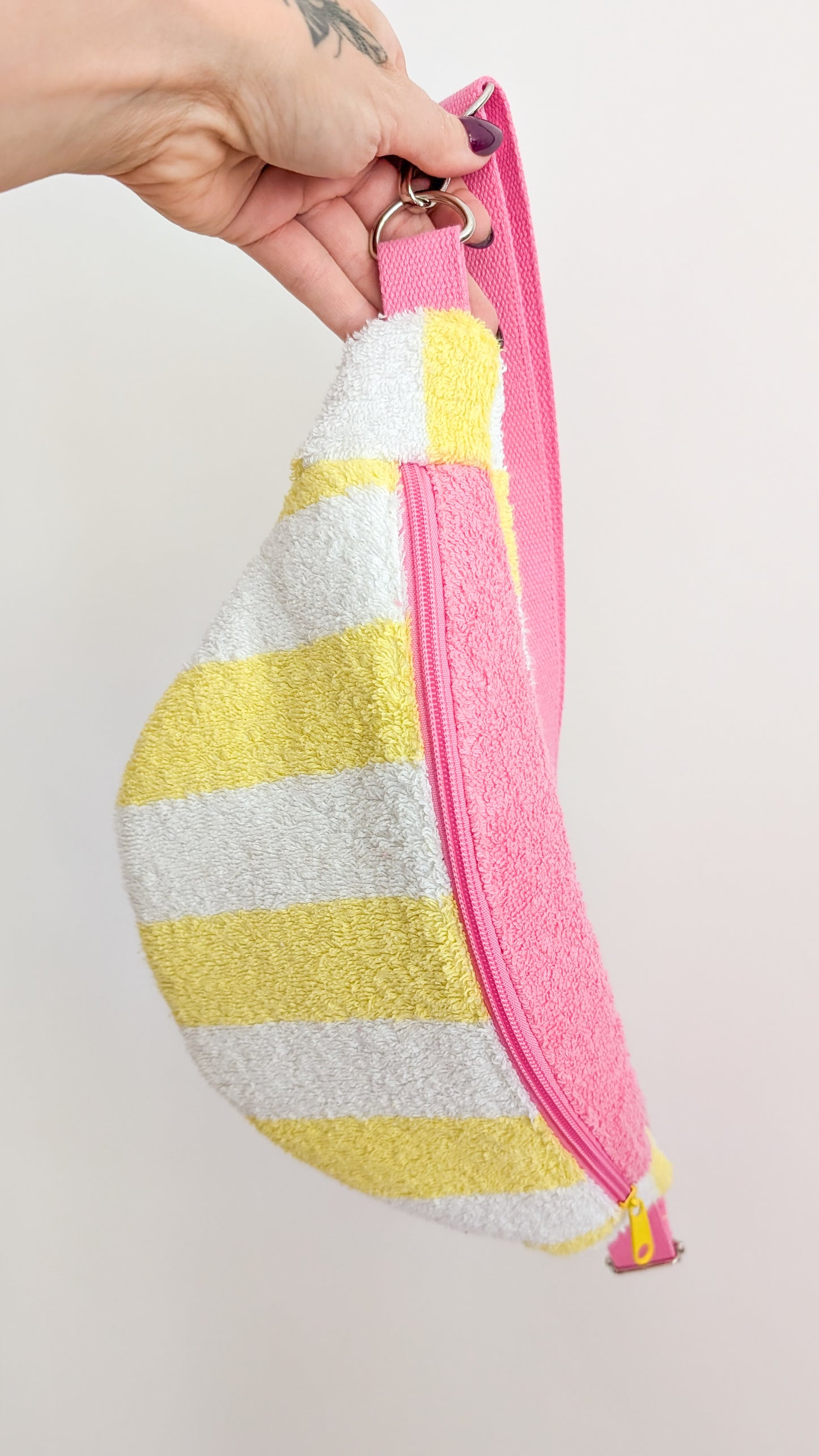 Upcycling Hipbag Bauchtasche aus Vintage Handtuch Gelb/Pink Streifen Towel Bag Limitiert