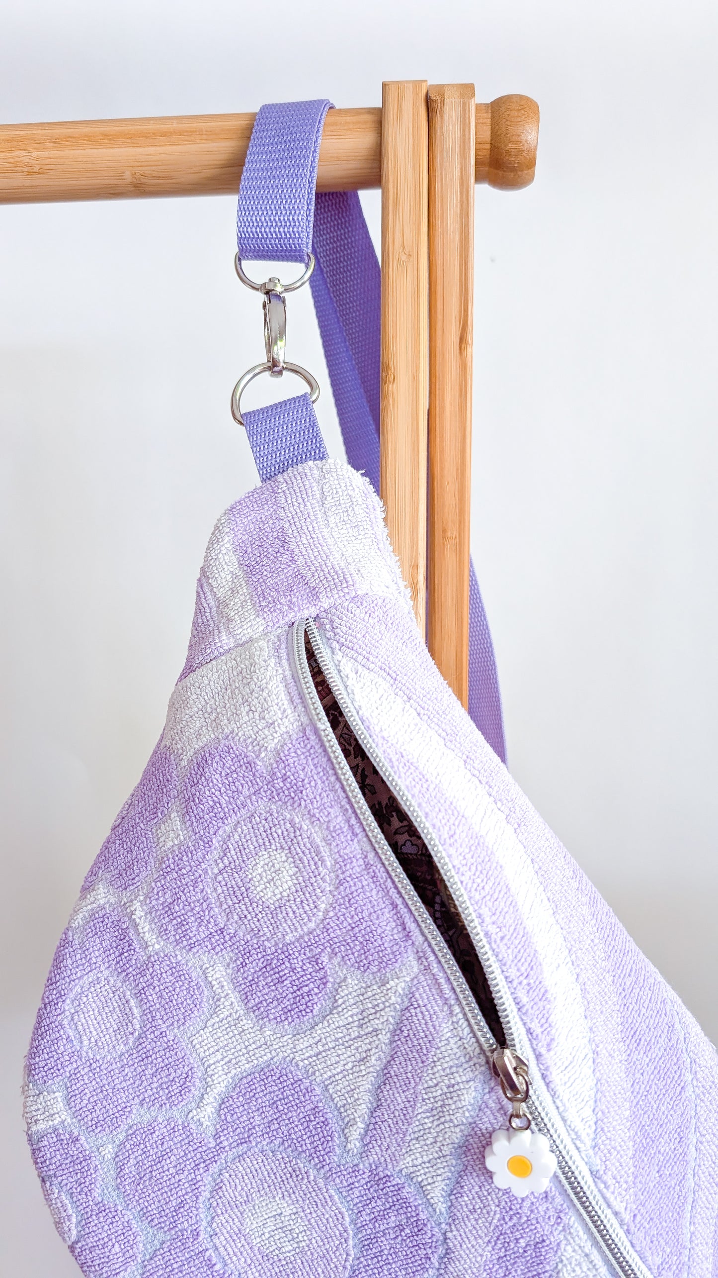 Upcycling XL Bauchtasche aus Vintage Handtuch Pastell Towel Bag Einzelstück Lila