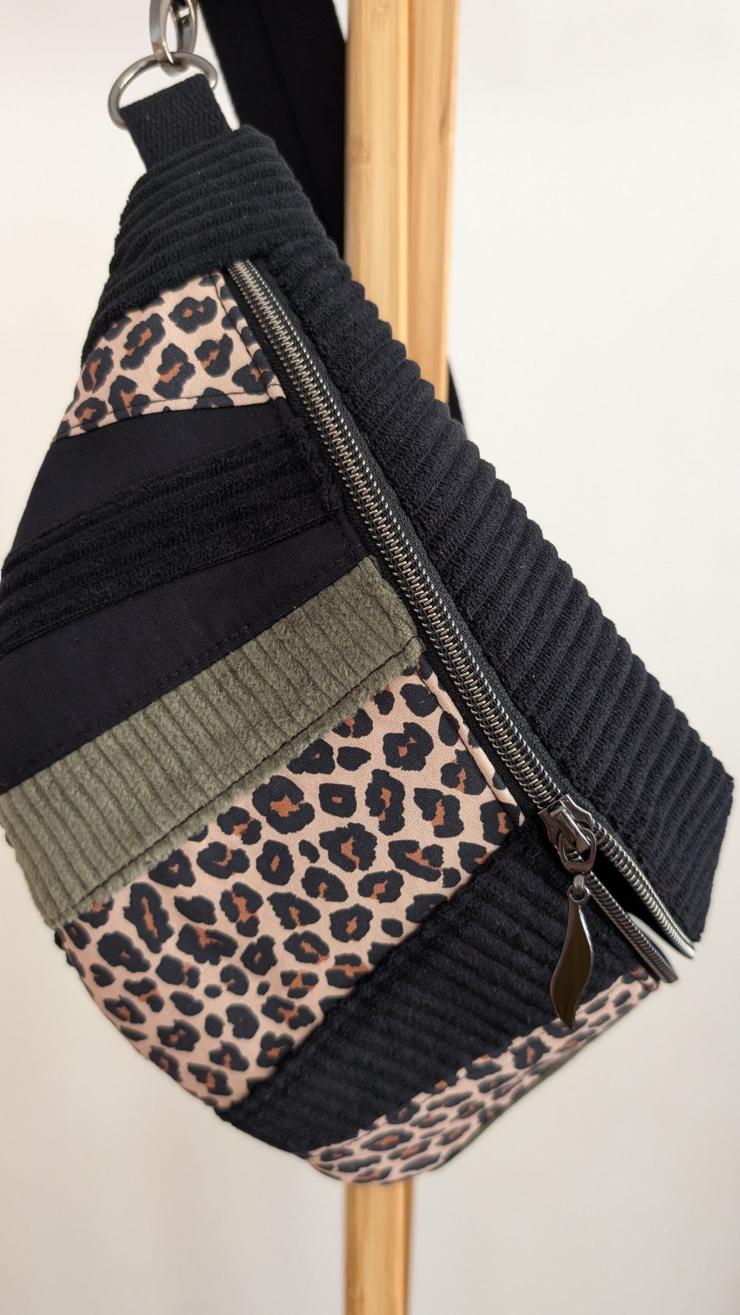 Zero Waste Bauchtasche Leo Cord Olivgrün/Schwarz/Braun Einzelstück