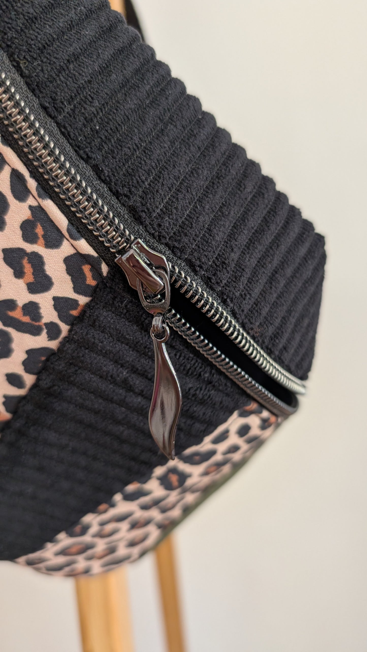 Zero Waste Bauchtasche Leo Cord Olivgrün/Schwarz/Braun Einzelstück