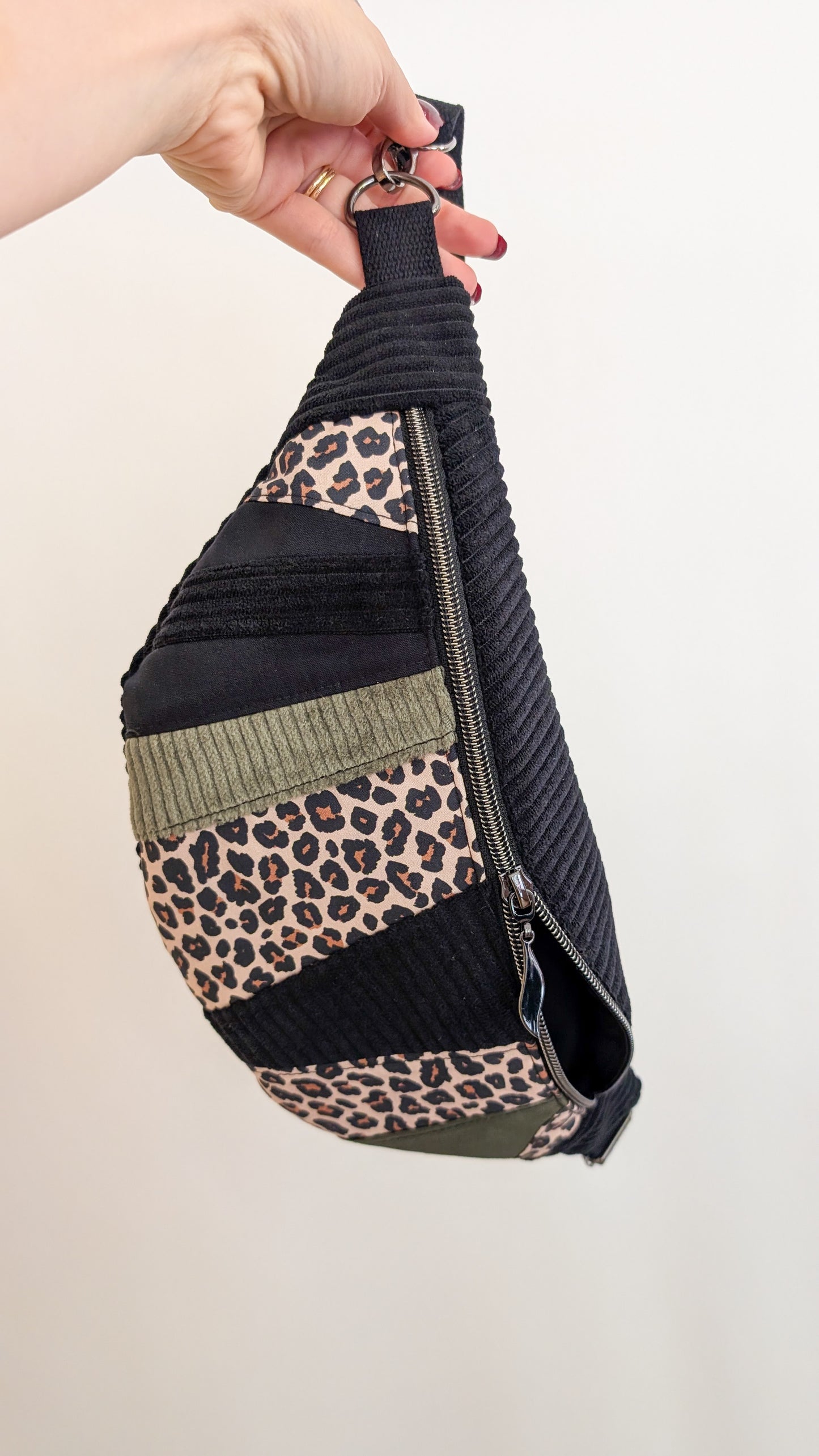 Zero Waste Bauchtasche Leo Cord Olivgrün/Schwarz/Braun Einzelstück