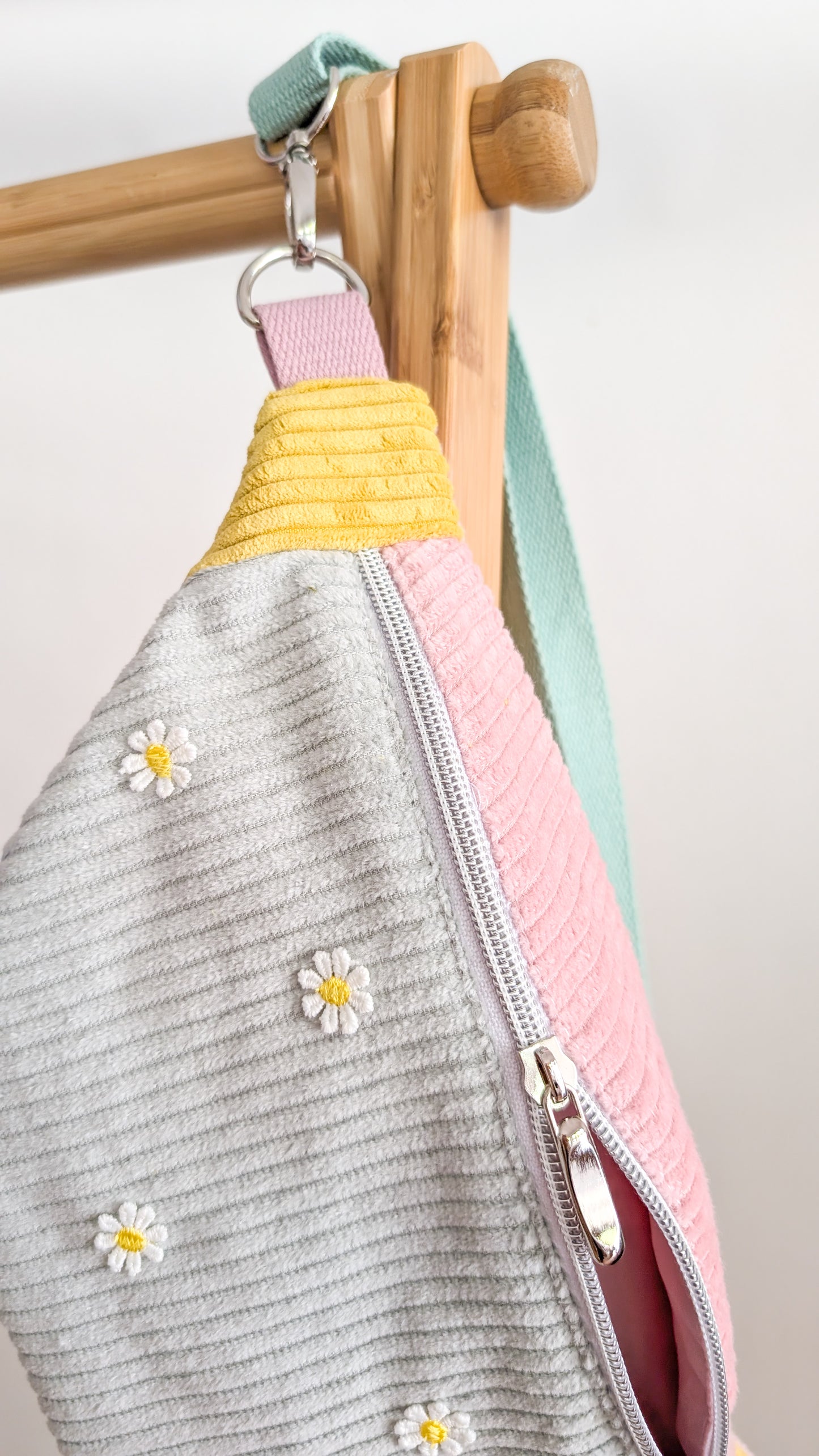 Pastell Colorblocking Cord Hipbag Bauchtasche Daisies Mint/Rosa/Gelb