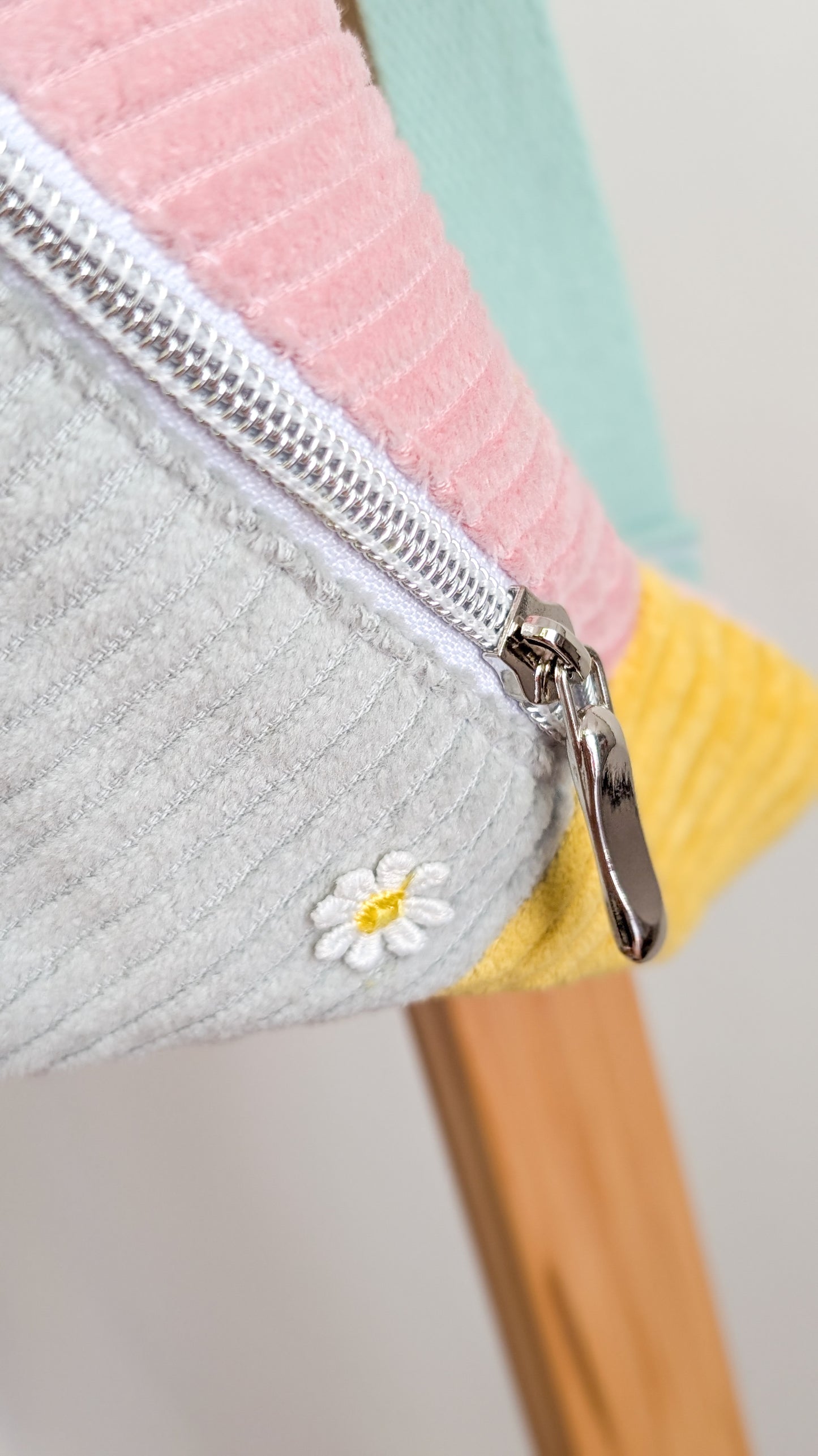 Pastell Colorblocking Cord Hipbag Bauchtasche Daisies Mint/Rosa/Gelb