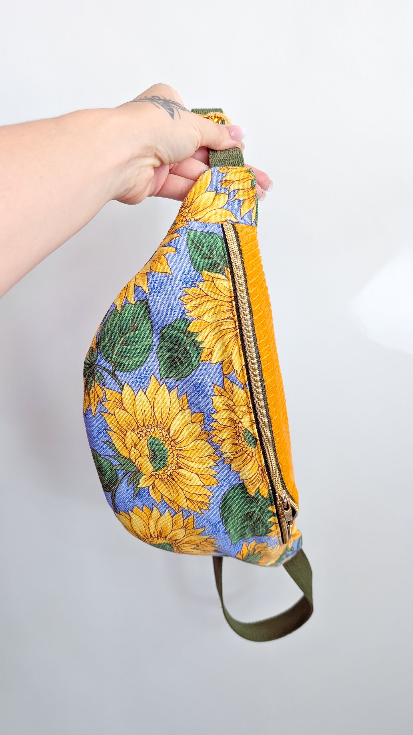 Upcycling Cord Bauchtasche Granny Sonnenblumen Hipbag