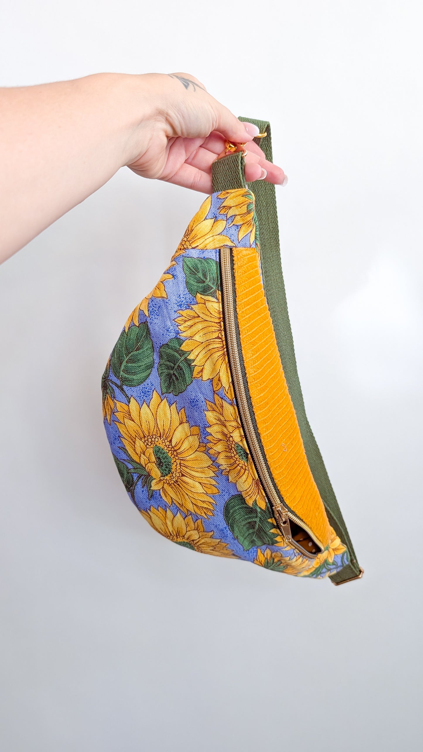 Upcycling Cord Bauchtasche Granny Sonnenblumen Hipbag