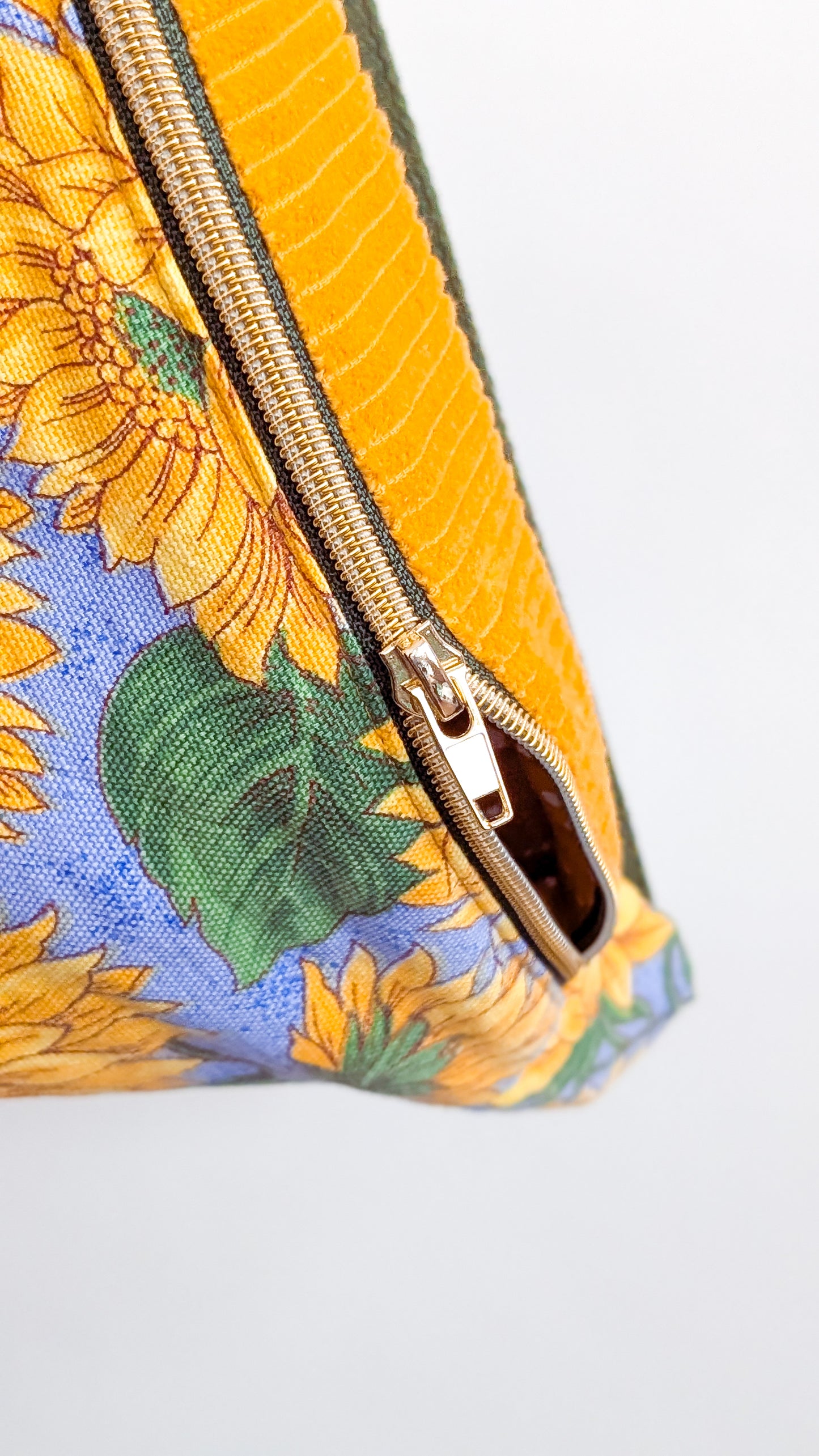 Upcycling Cord Bauchtasche Granny Sonnenblumen Hipbag