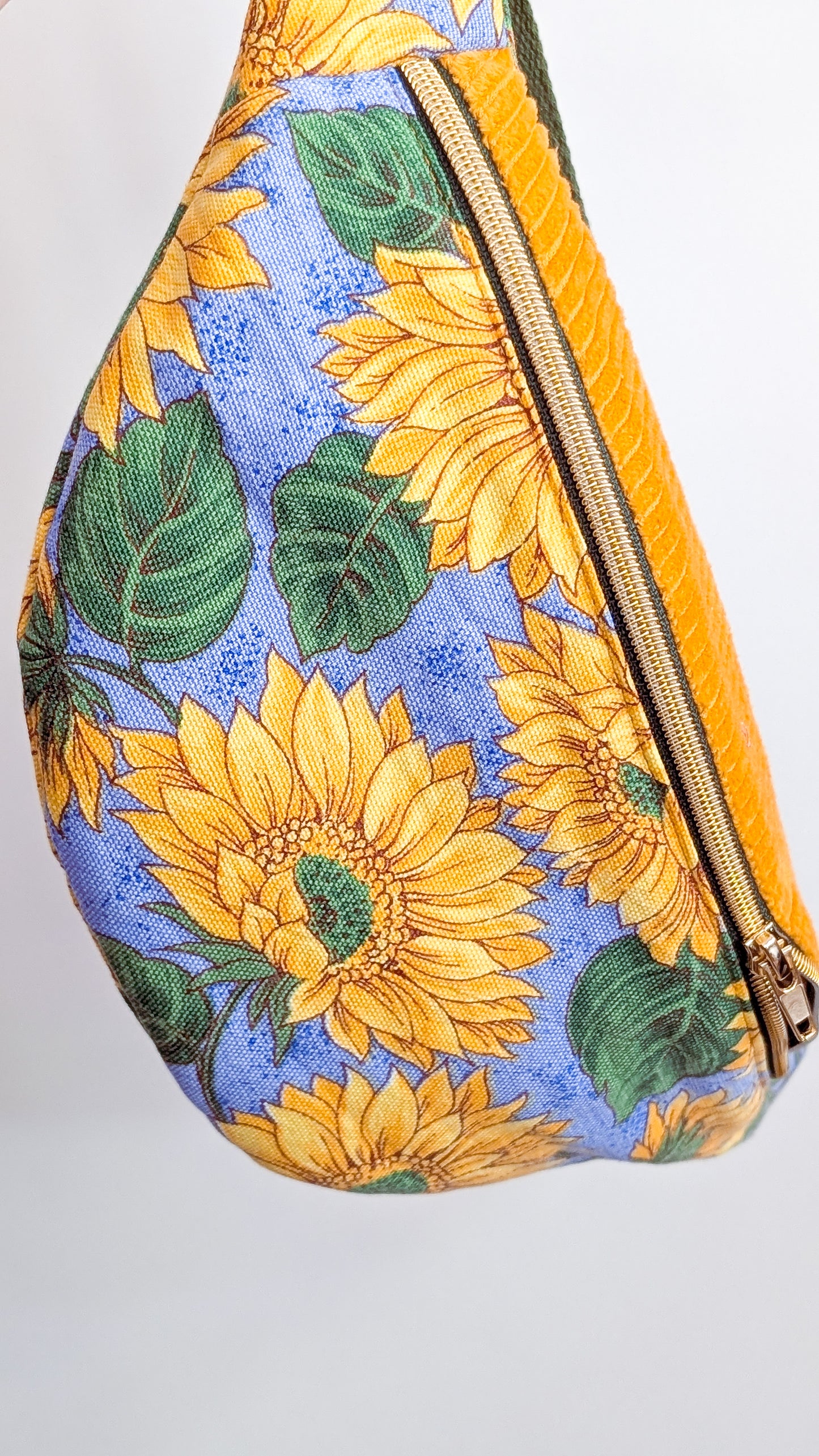 Upcycling Cord Bauchtasche Granny Sonnenblumen Hipbag