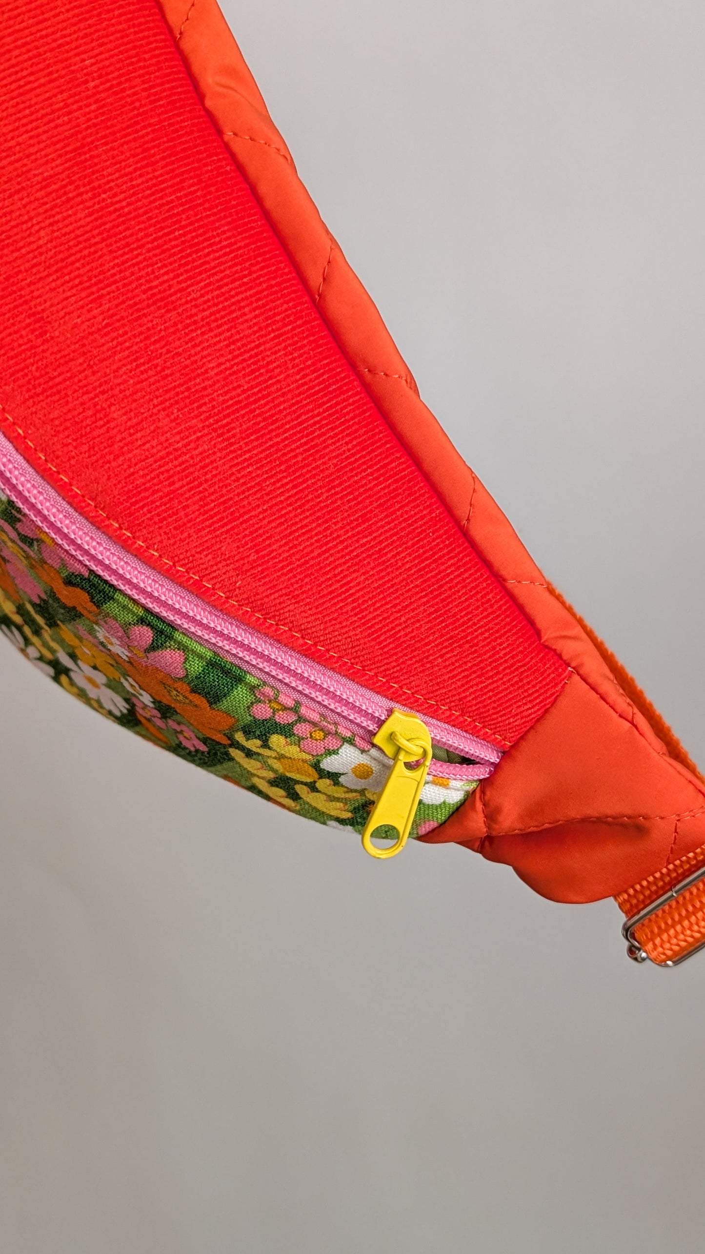 Upcycling Cord Bauchtasche Granny 70s Blumen