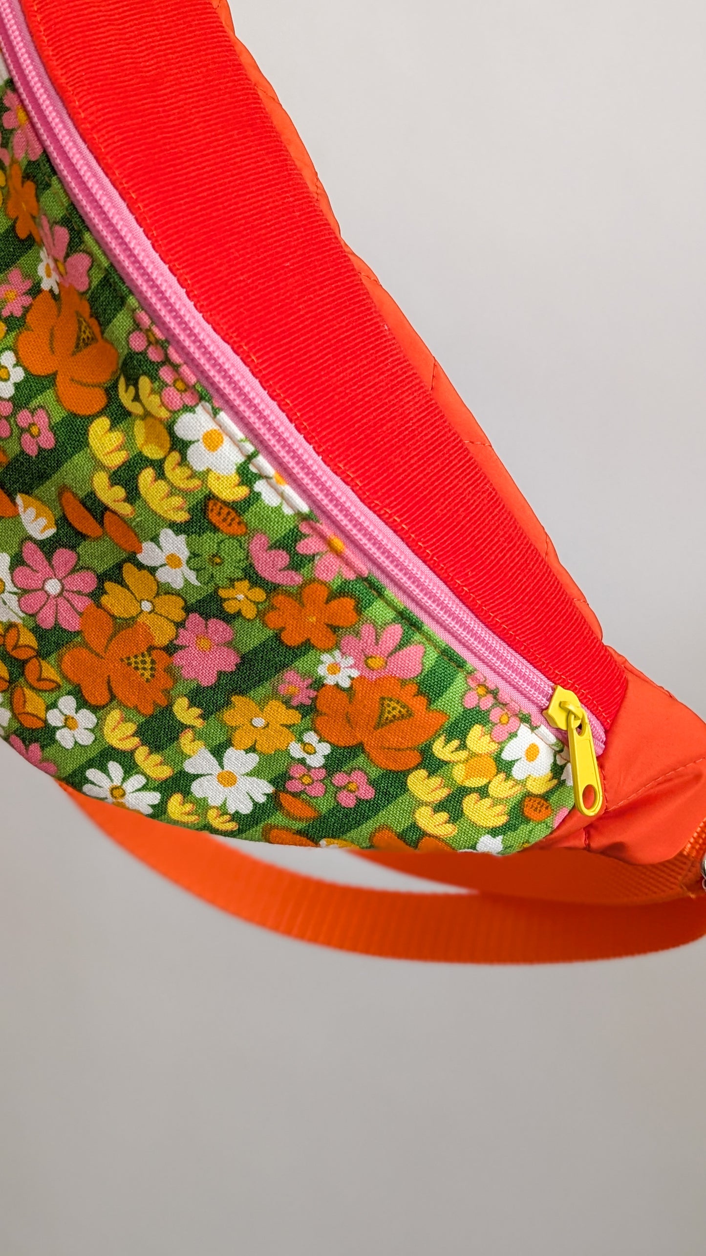 Upcycling Cord Bauchtasche Granny 70s Blumen