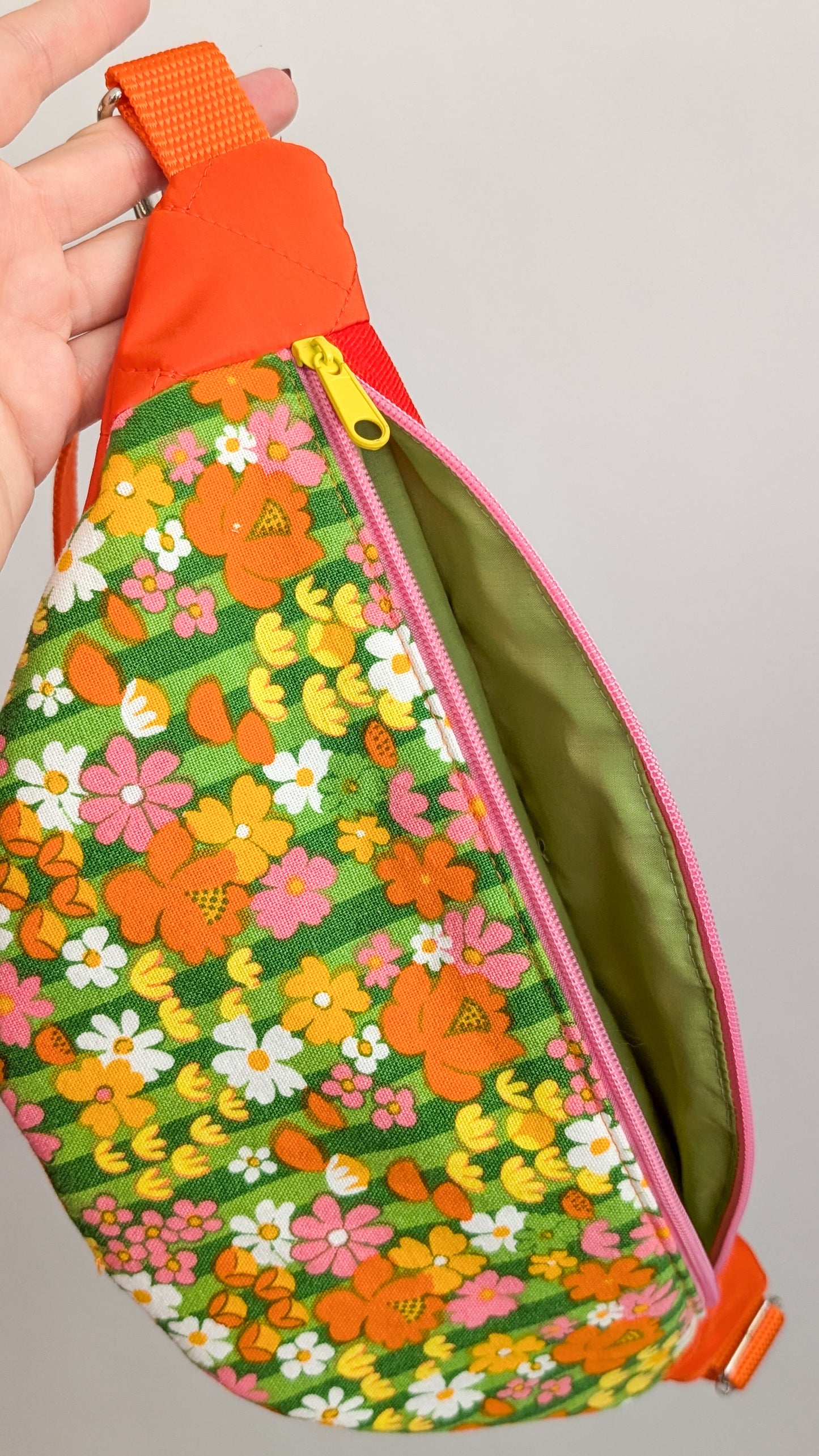 Upcycling Cord Bauchtasche Granny 70s Blumen