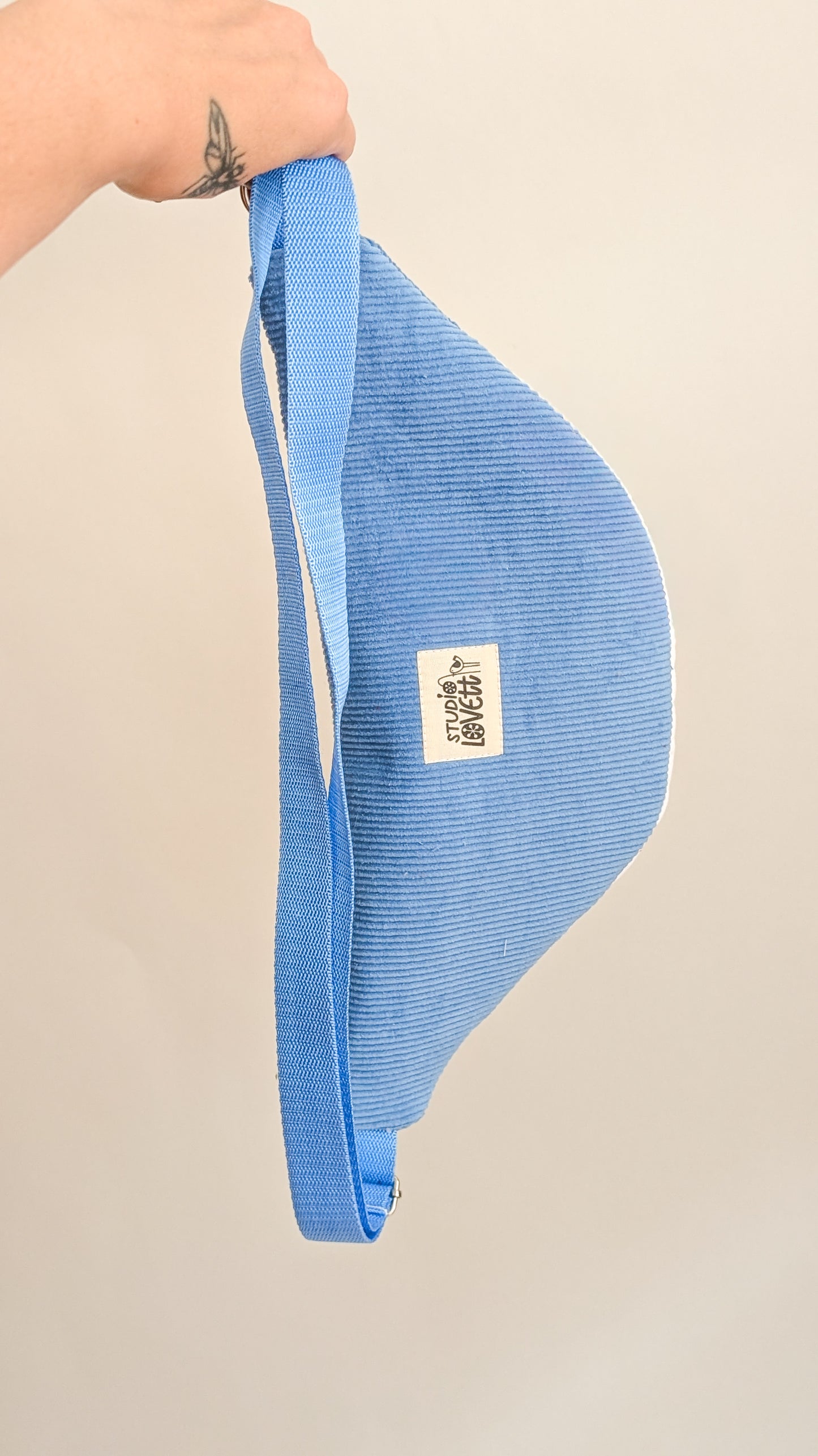 Upcycling Cord Bauchtasche Granny Hipbag Blumen Stickerei Blau