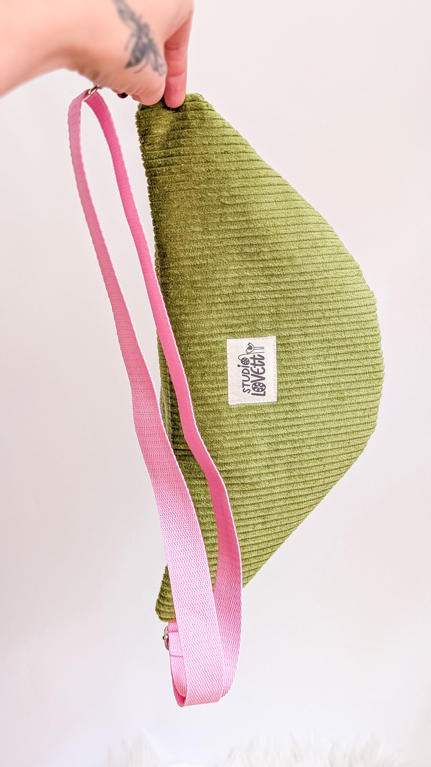 Upcycling Cord Bauchtasche Granny Hipbag Blumen Stickerei Rosa/Grün