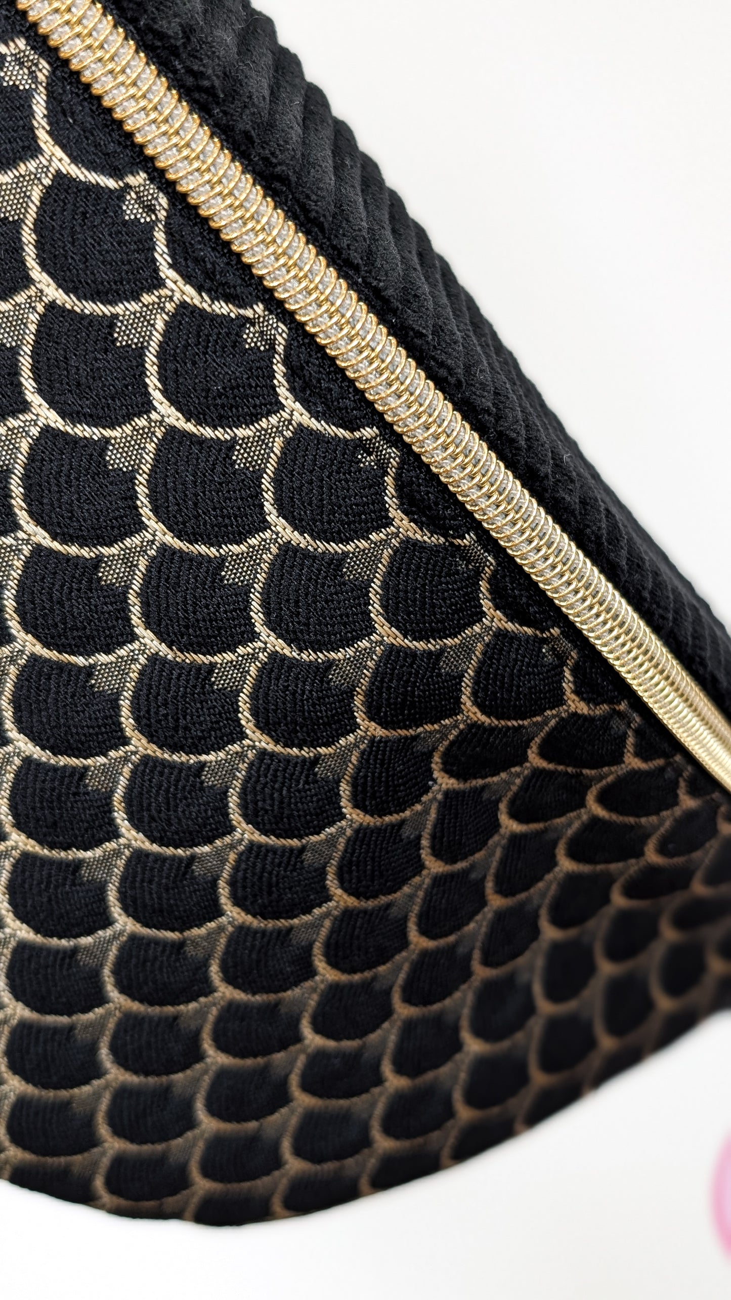 Edle Hipbag Cord Bauchtasche Schwarz/Gold Drachenschuppen