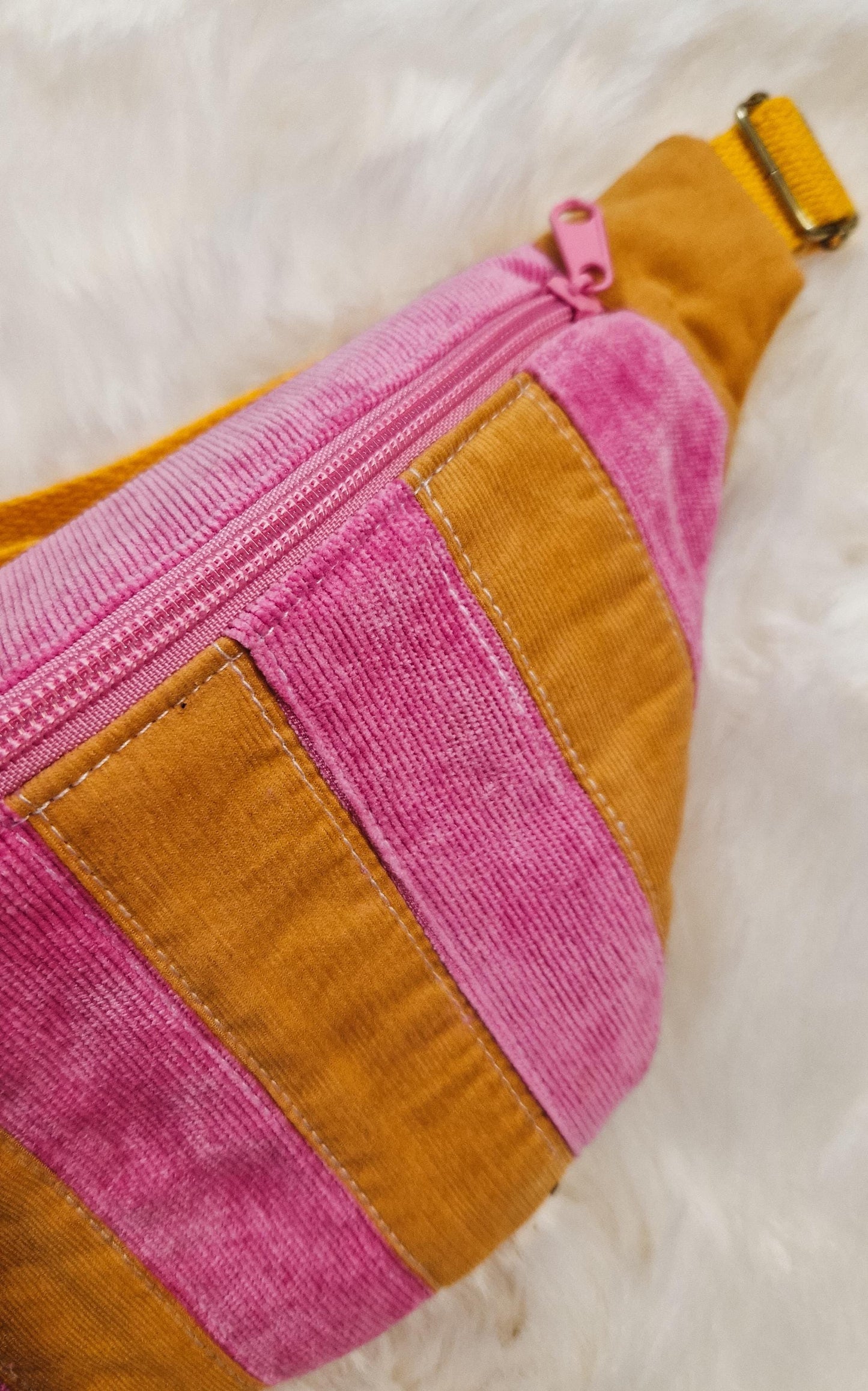 Cord Hipbag Bauchtasche Cross Body Bag Patchwork Streifen Pink/Gelb