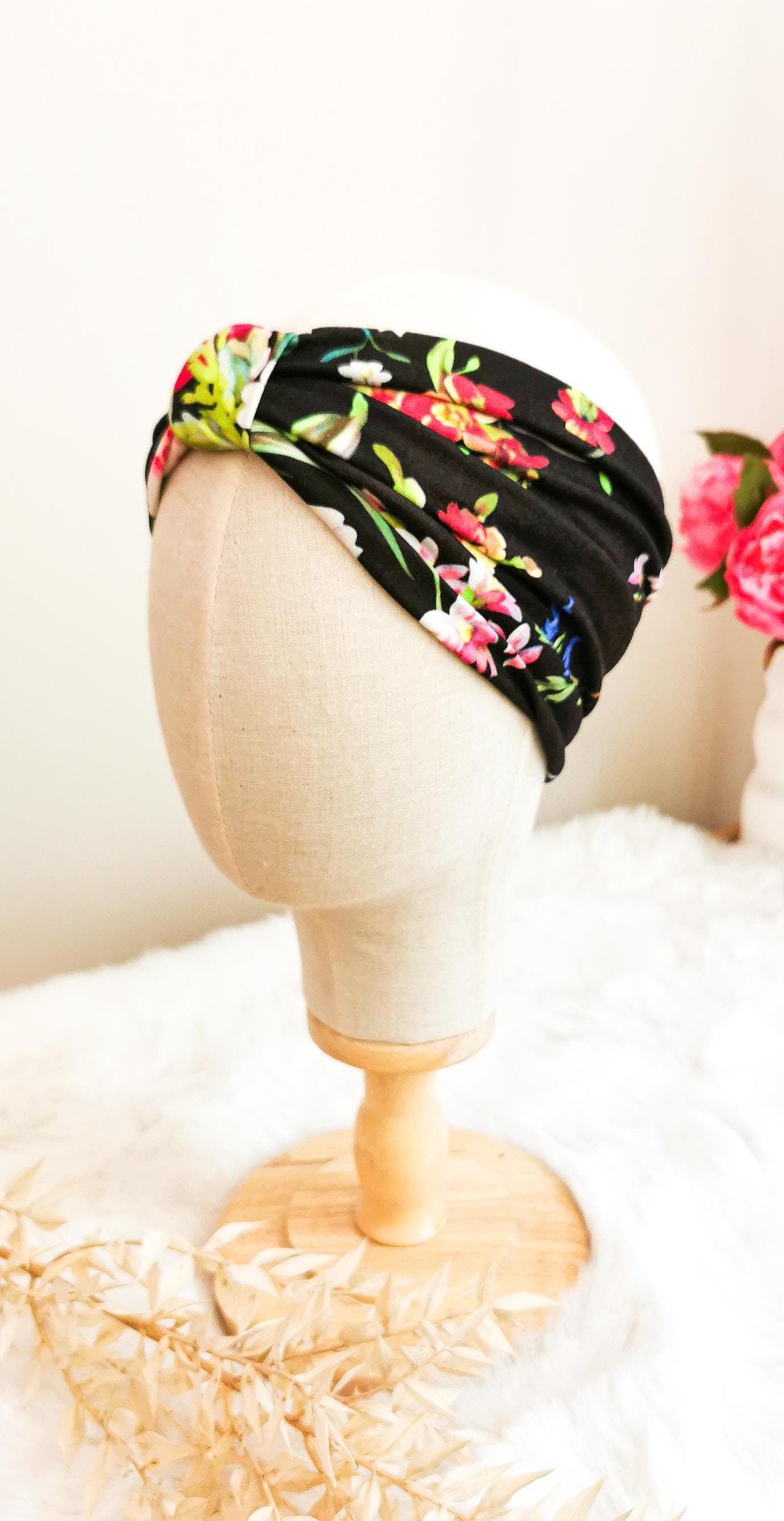 Verspieltes Stirnband in schwarz mit bunten tropischen Blumen