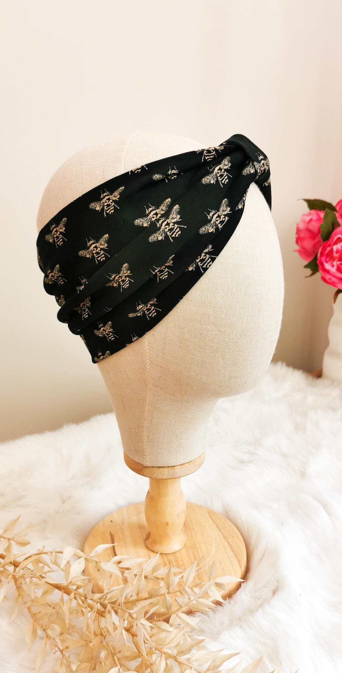 Schwarzes Stirnband aus Baumwolljersey mit goldenen Bienen Print
