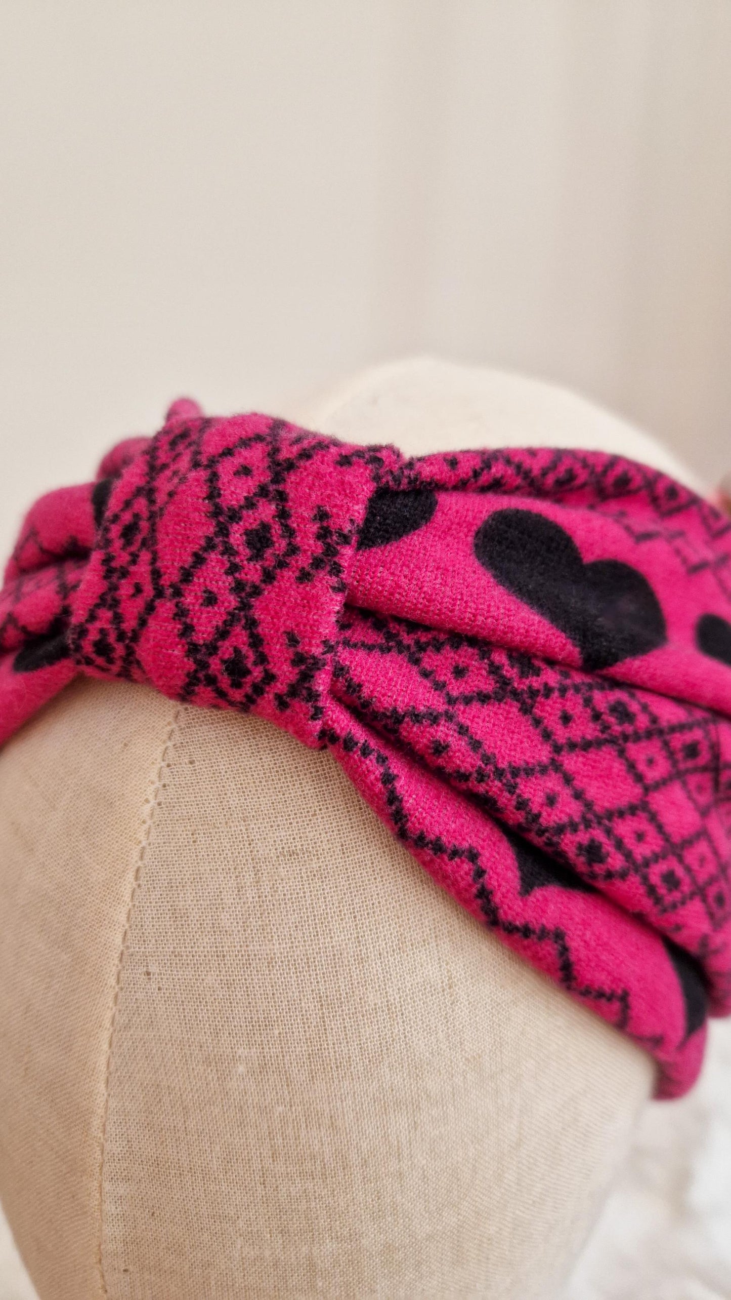 Kuscheliges Turban Stirnband Schwarz Herzen Strick PINK