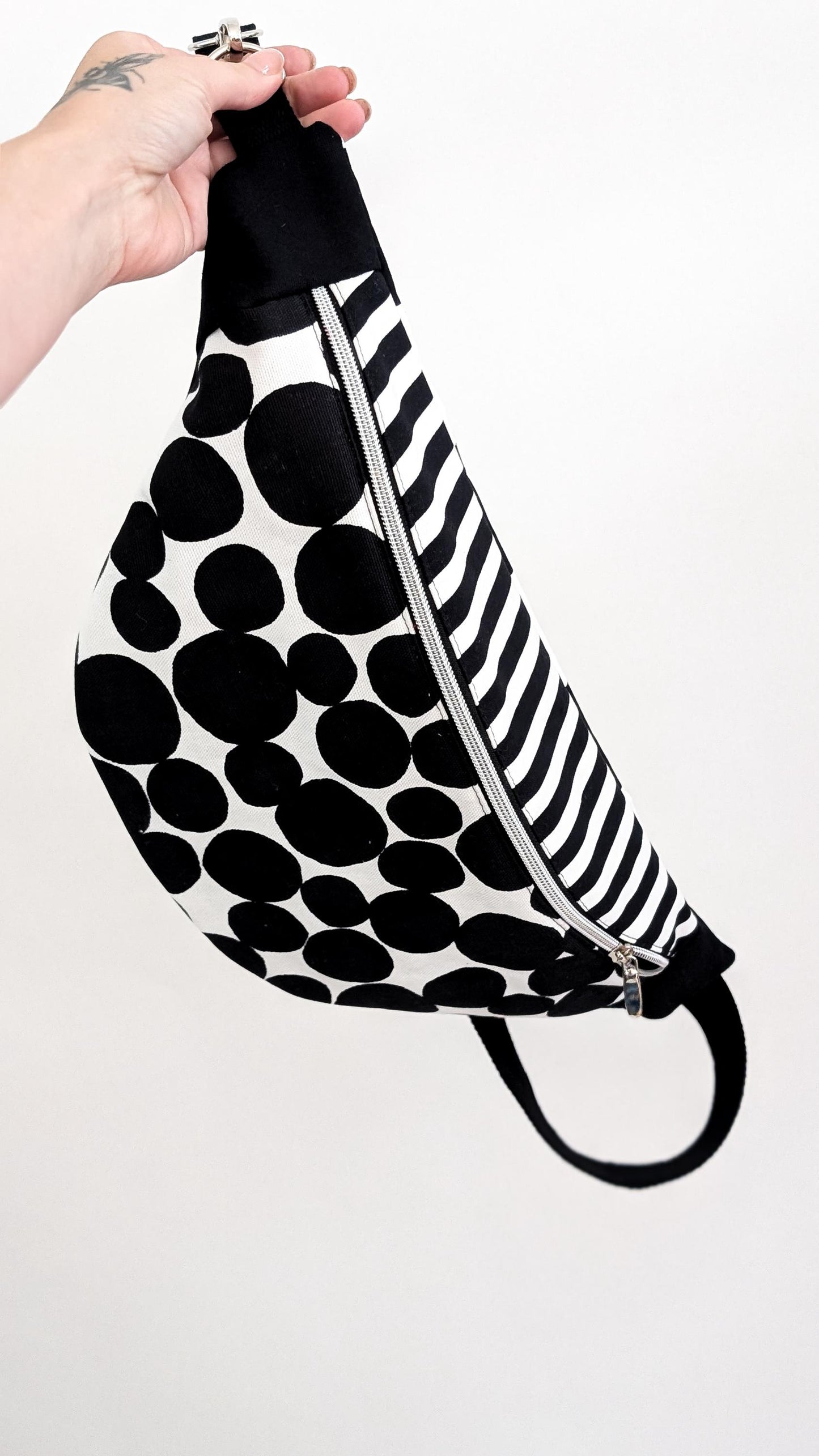 Große XL Umhängetasche Mustermix Bauchtasche Punkte Streifen Schwarz Weiß