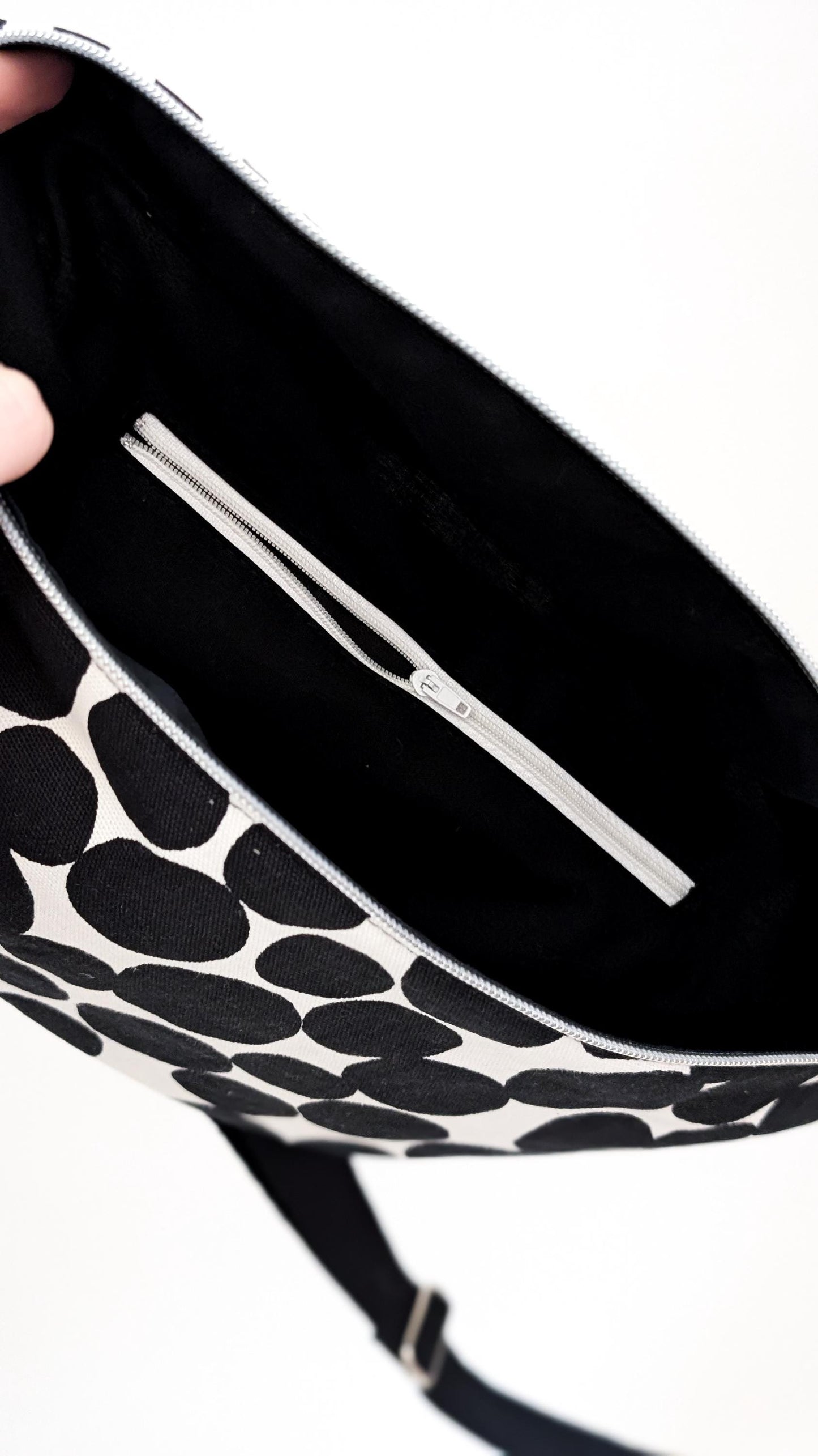 Große XL Umhängetasche Mustermix Bauchtasche Punkte Streifen Schwarz Weiß