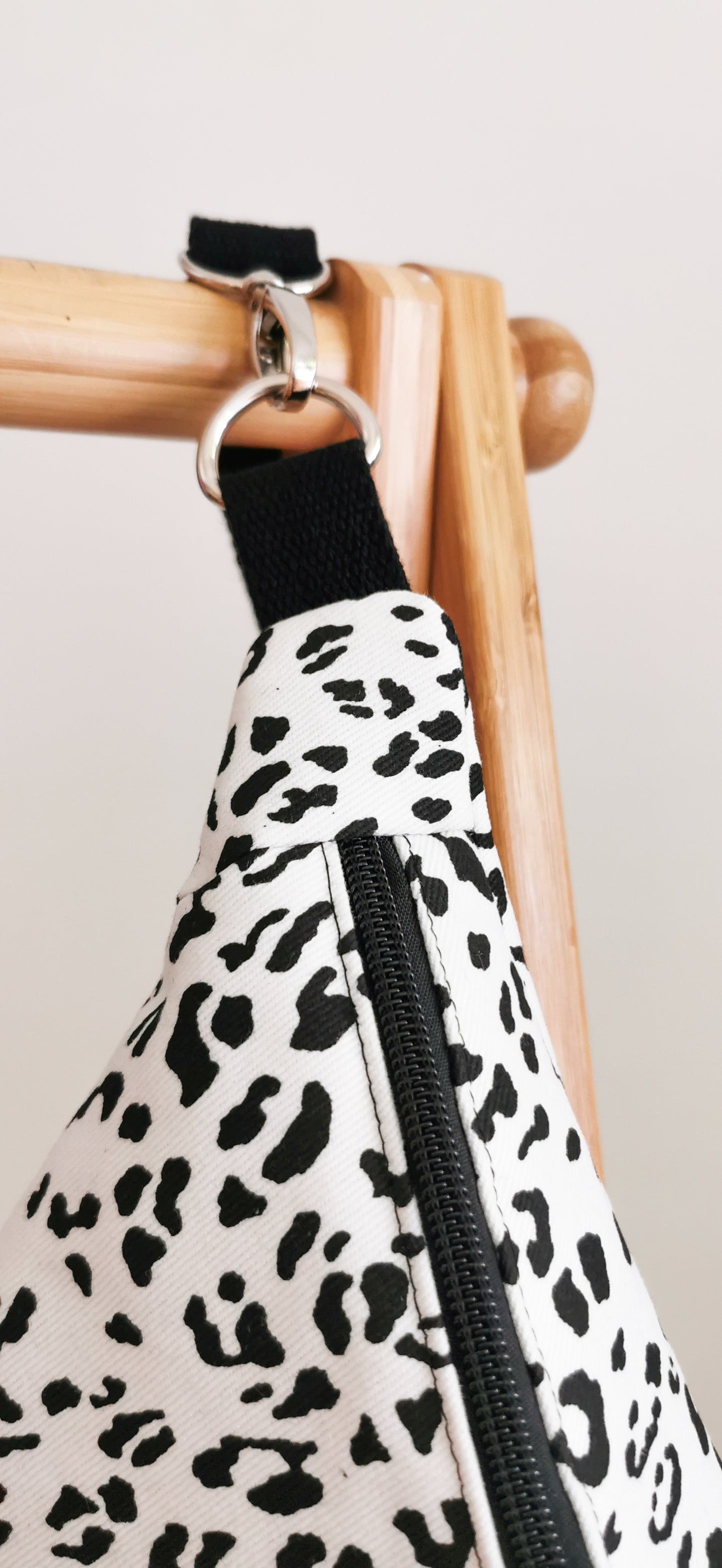3 Farben - Canvas Hipbag Bauchtasche Cross Body Bag Schwarz/Weiß Leopard