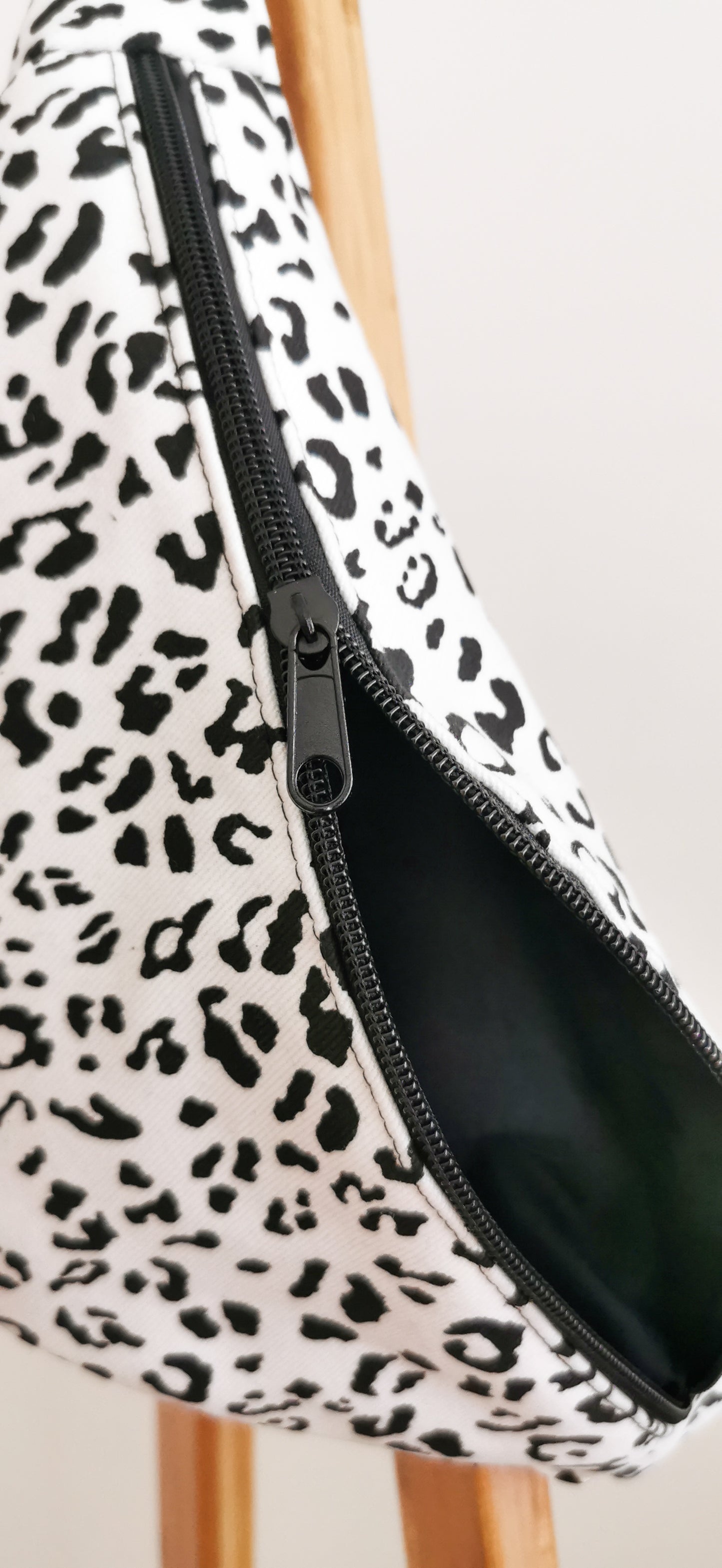 3 Farben - Canvas Hipbag Bauchtasche Cross Body Bag Schwarz/Weiß Leopard