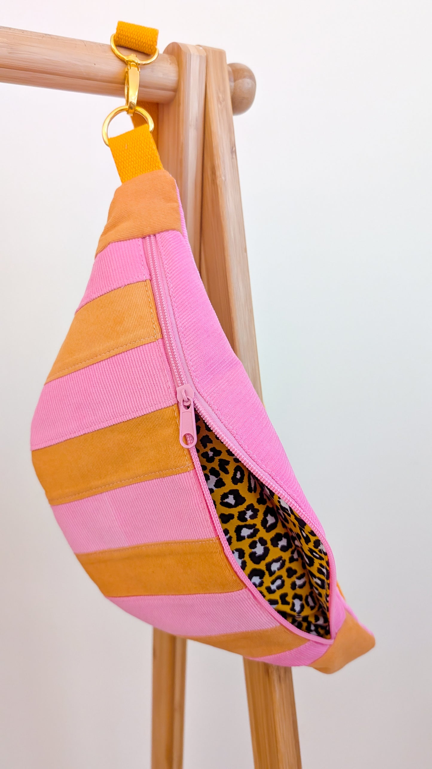 Cord Hipbag Bauchtasche Cross Body Bag Patchwork Streifen Pink/Gelb