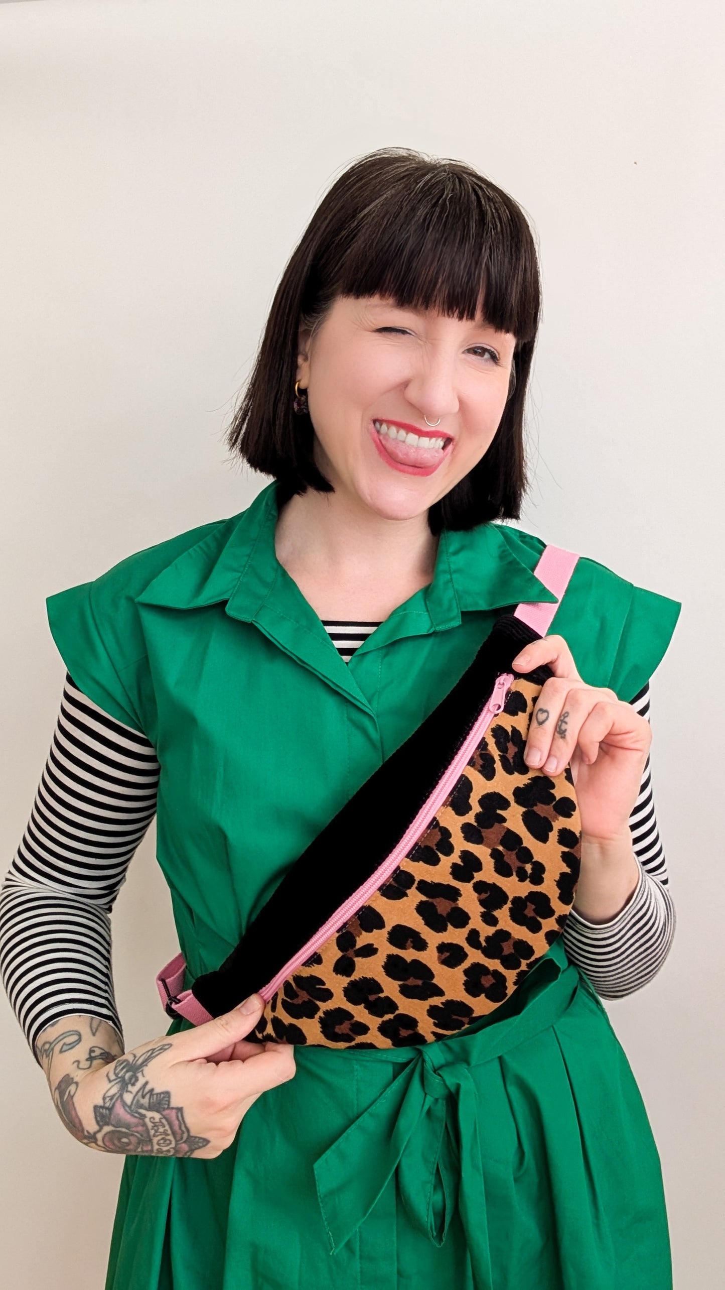 Cord Hipbag Bauchtasche Leo Bag Schwarz/Rosa