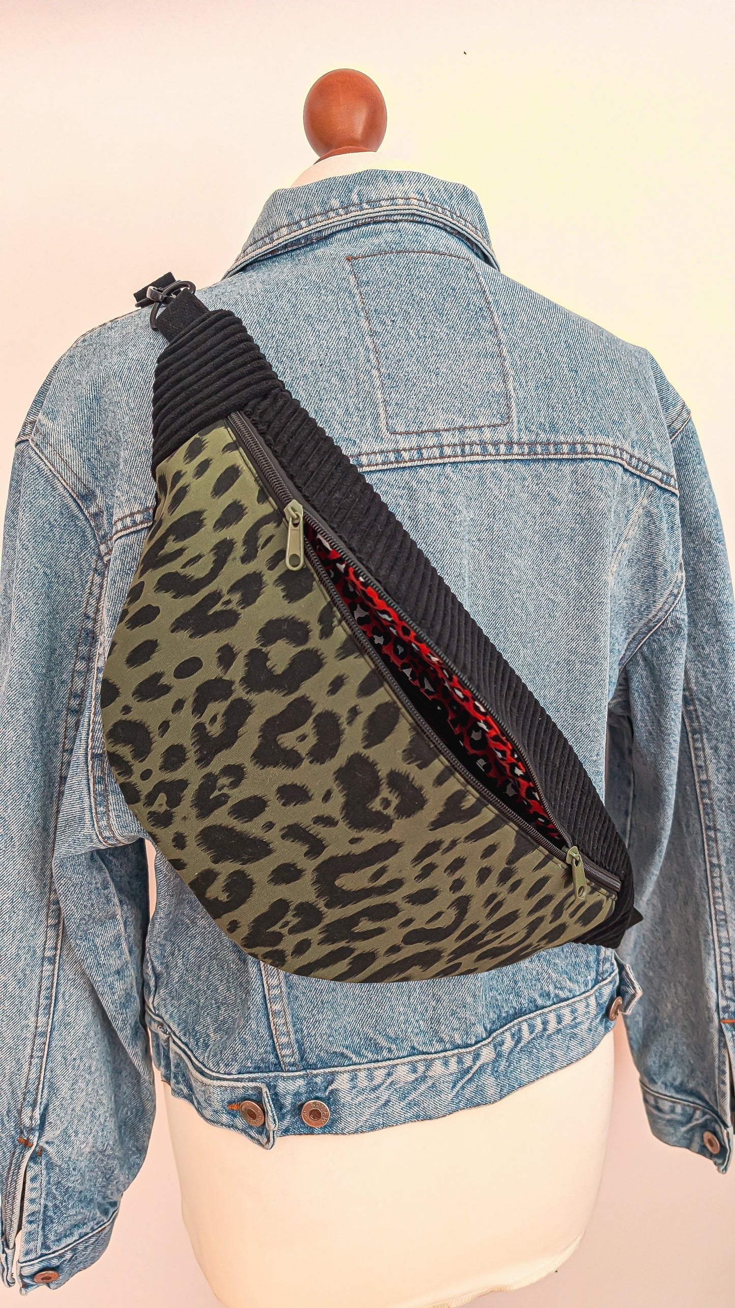 Cord XL Bauchtasche Olivgrün Schwarz Leopard