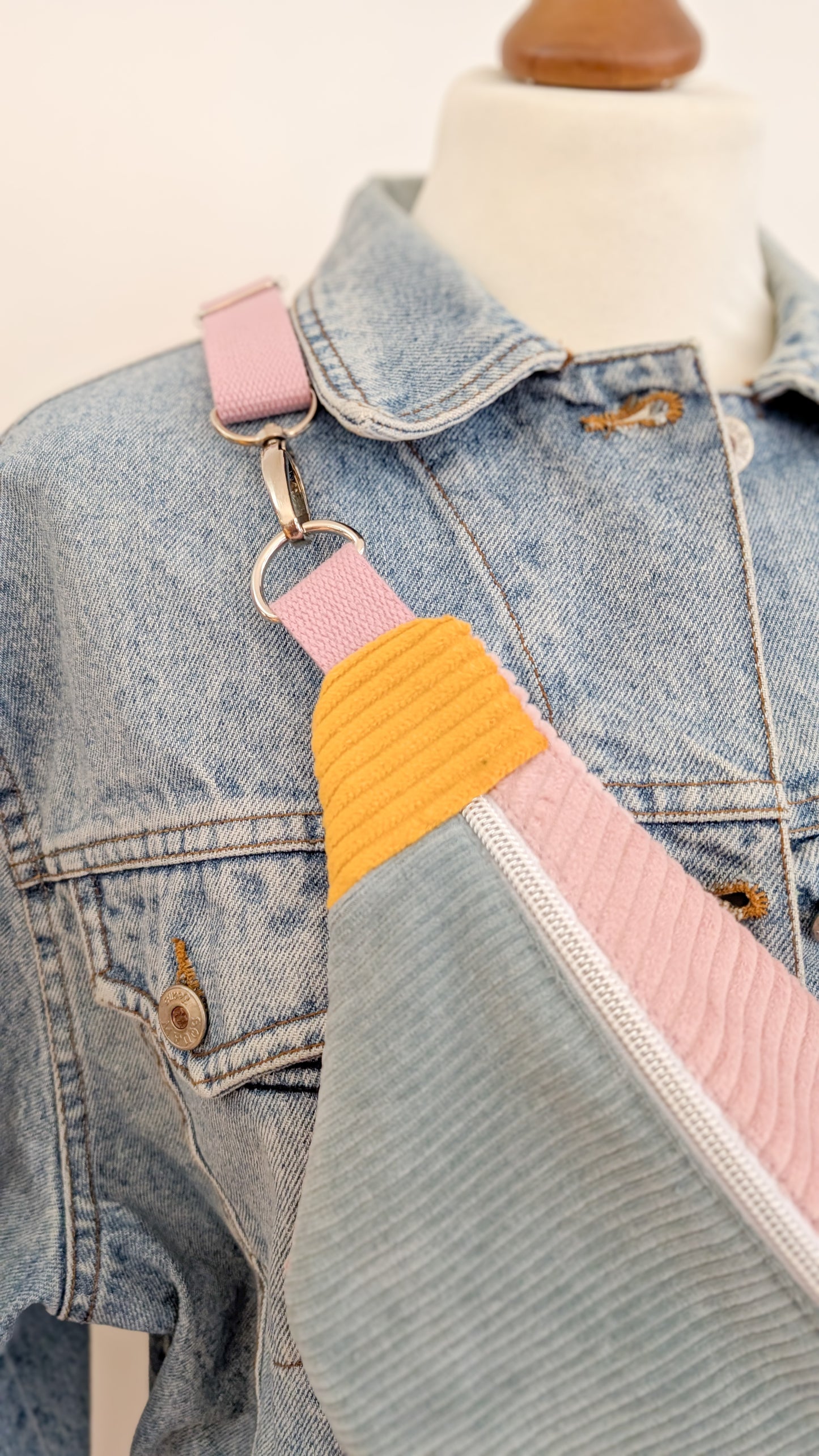 Pastell Cord Bauchtasche Hipbag Bodybag Umhängetasche BIENEN