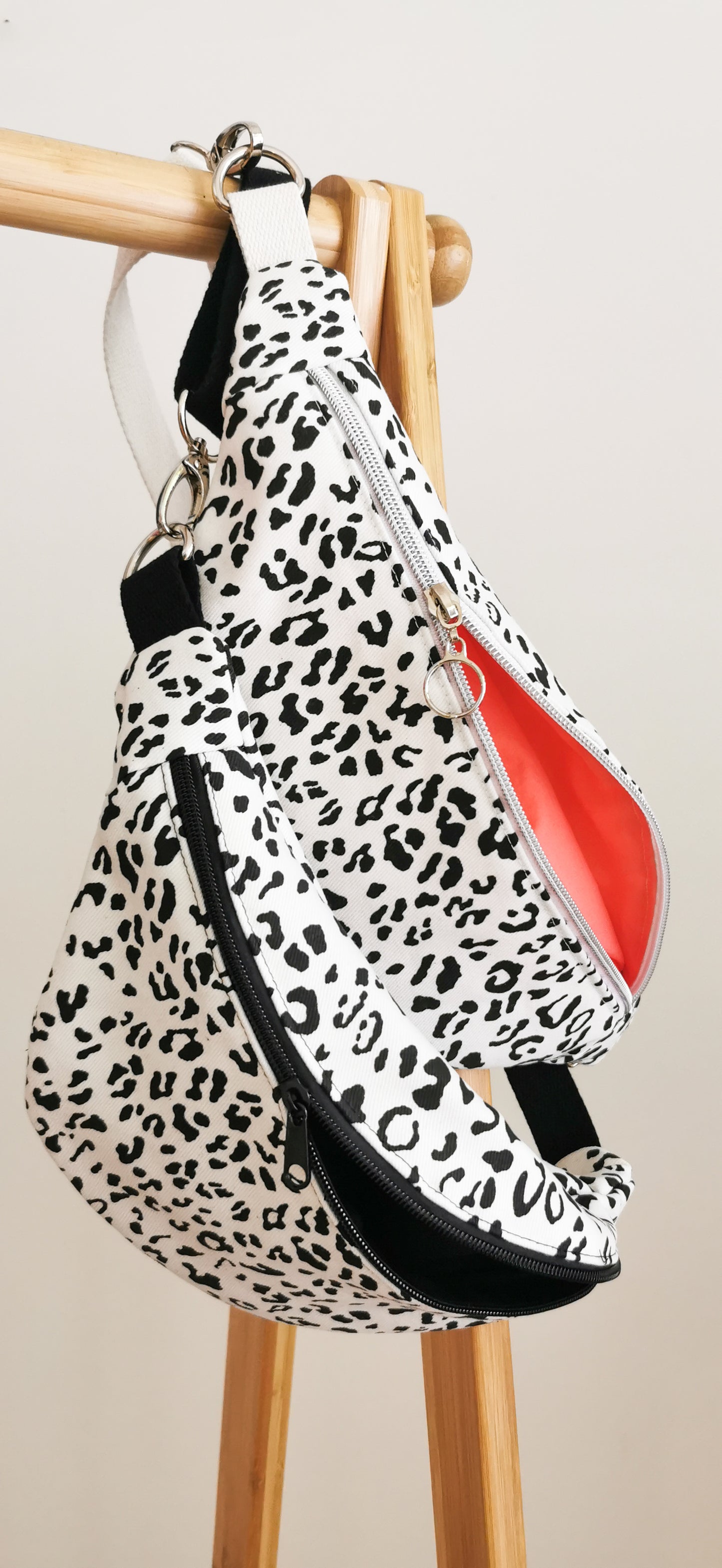 3 Farben - Canvas Hipbag Bauchtasche Cross Body Bag Schwarz/Weiß Leopard