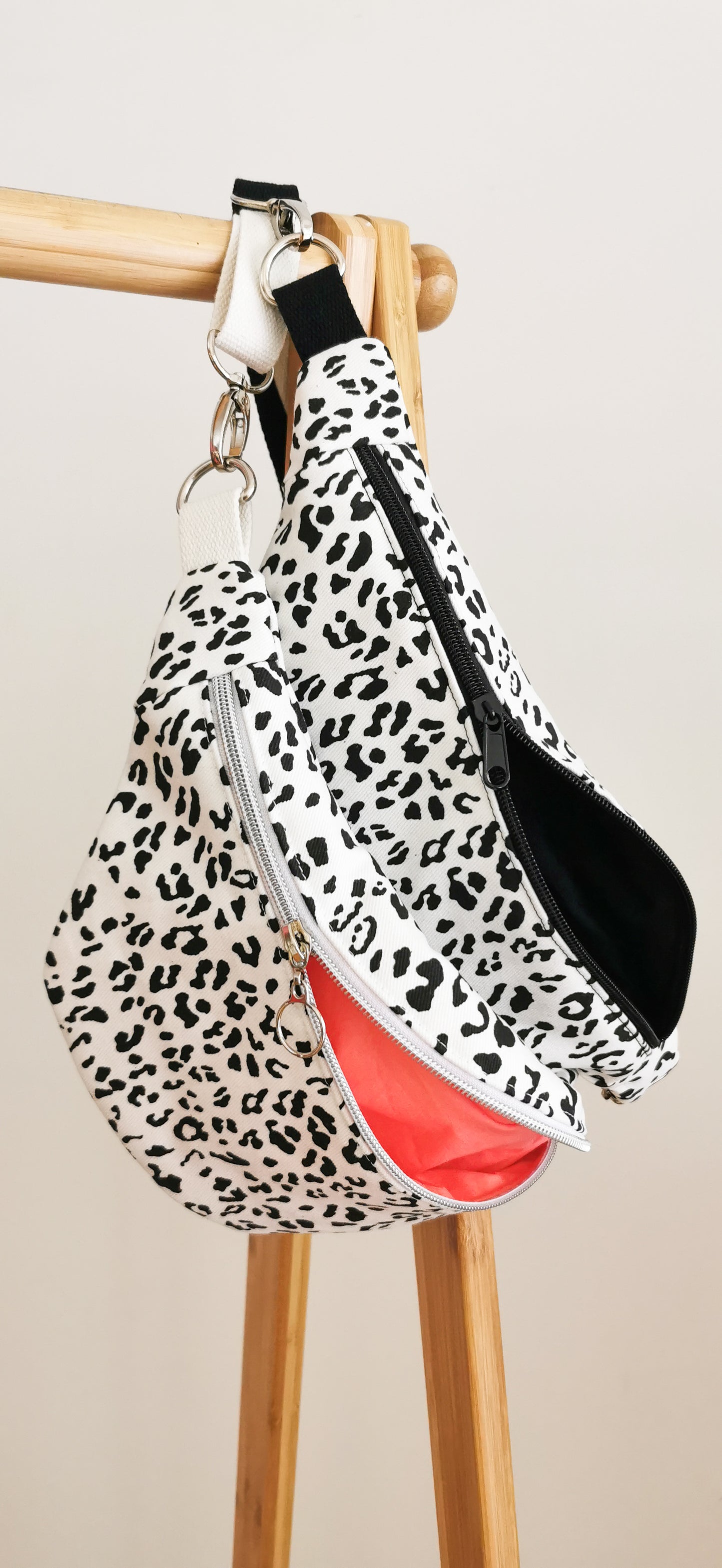 3 Farben - Canvas Hipbag Bauchtasche Cross Body Bag Schwarz/Weiß Leopard
