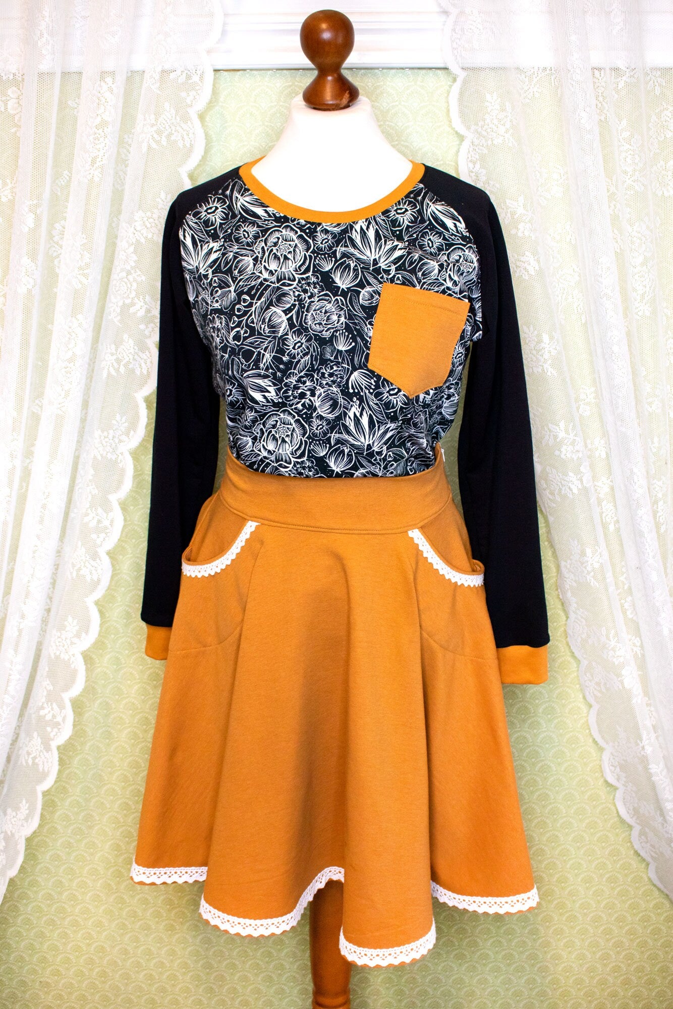 SAM_02 Raglan Longsleeve Sweater FLOWERS / Mustard | M