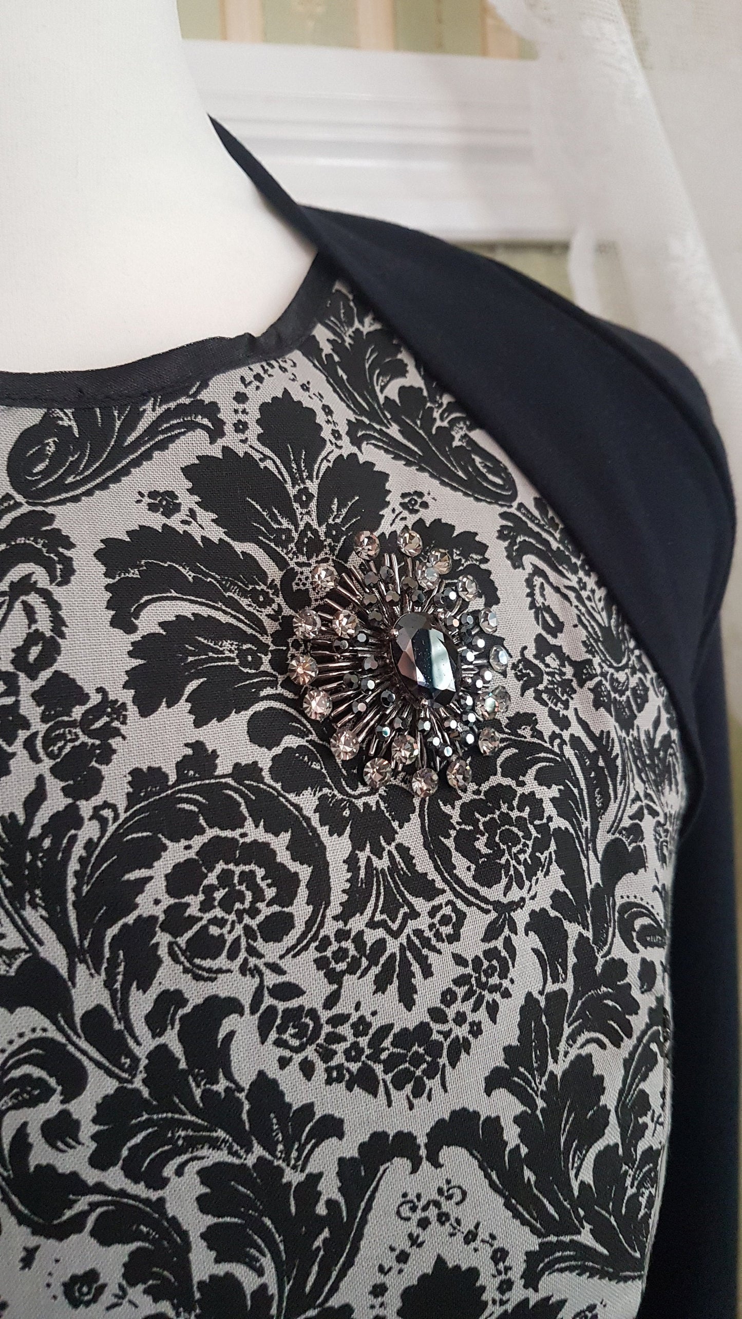 SALE | ZARAH_03 Cocktailkleid Faltenrock DARK ORNAMENTS | S