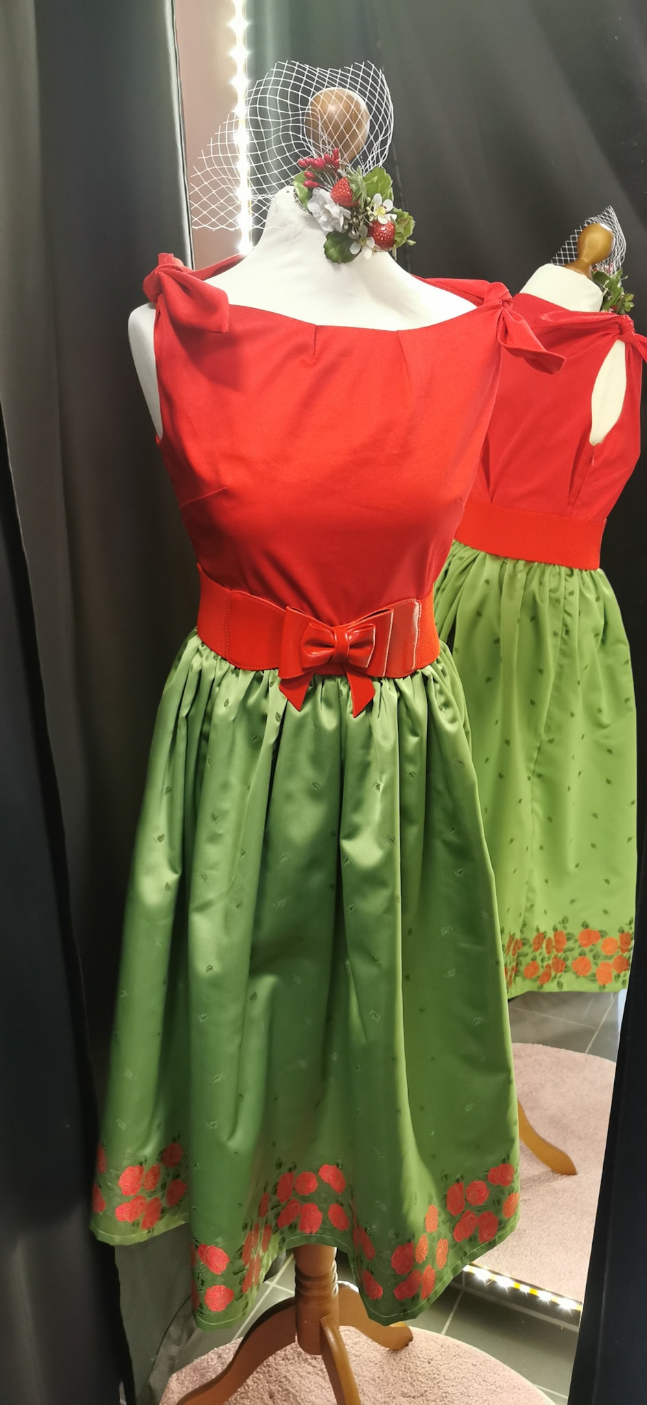 MAISIE_16 50s Swing Dirndl Kleid Rot/Grün Rosen mit Taschen | L
