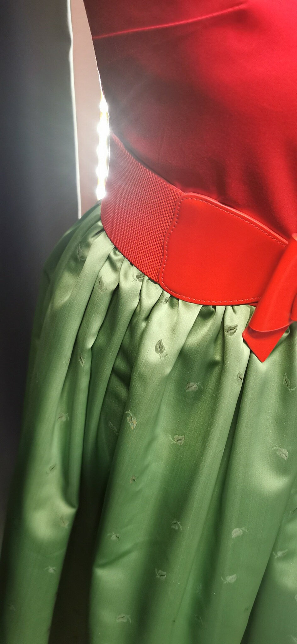MAISIE_16 50s Swing Dirndl Kleid Rot/Grün Rosen mit Taschen | L