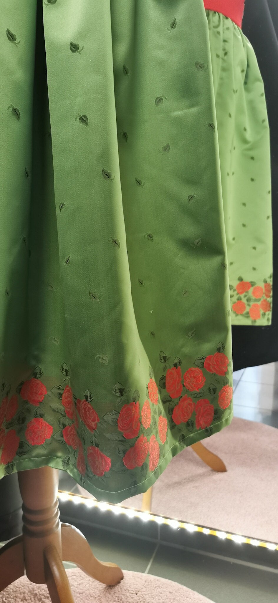 MAISIE_16 50s Swing Dirndl Kleid Rot/Grün Rosen mit Taschen | L