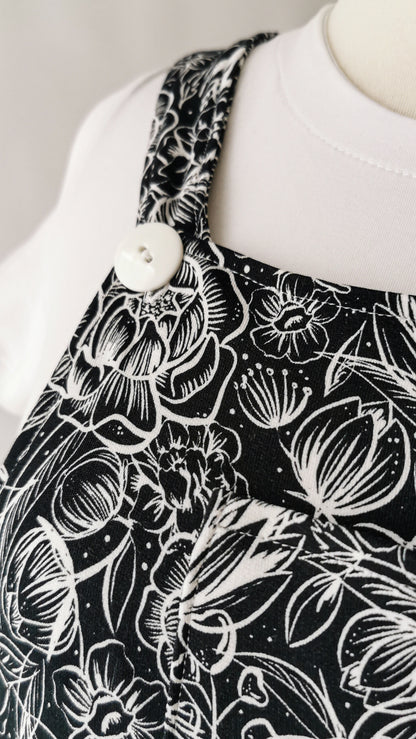 gemütliche Jersey Latzhose Schwarz Blumen