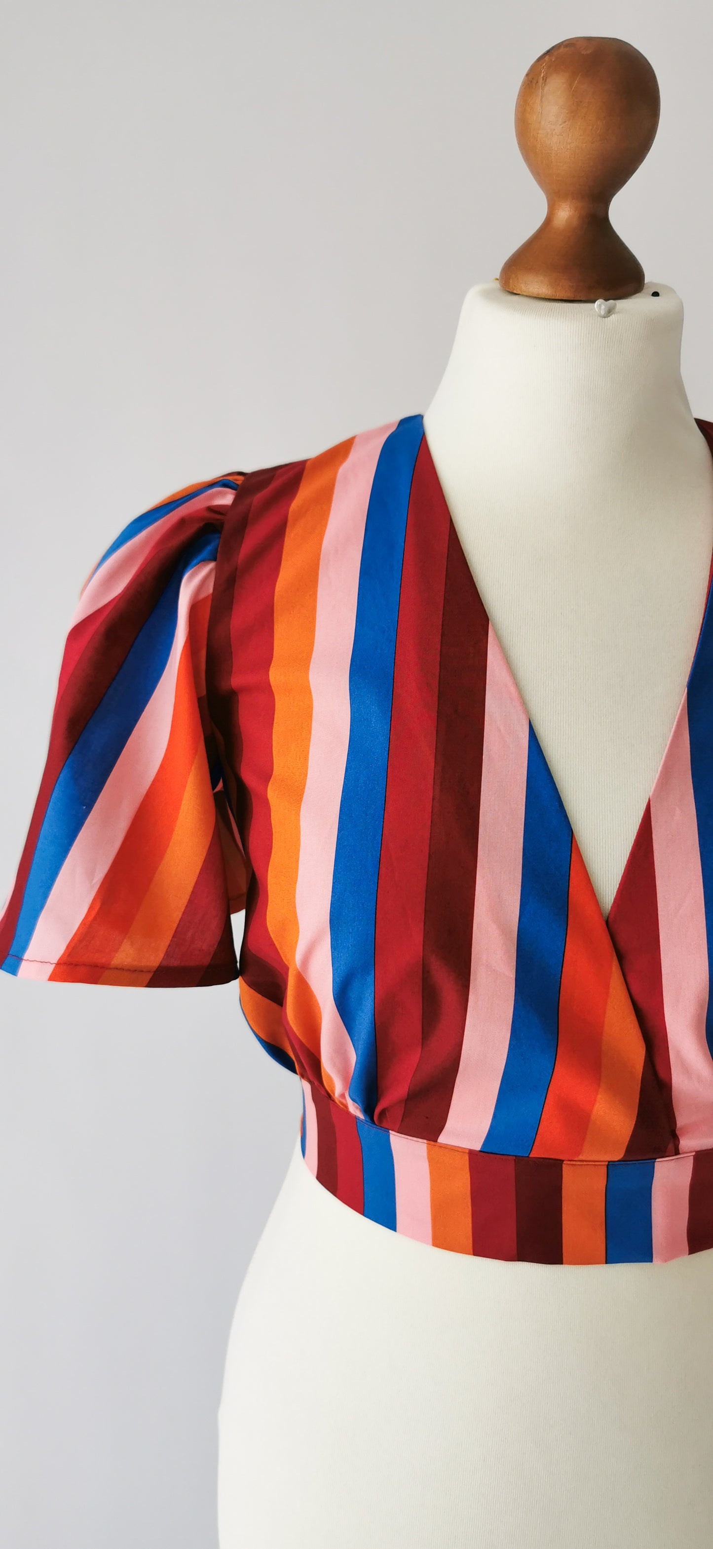 Sommertop aus Baumwolle zum Binden Colorful Stripes