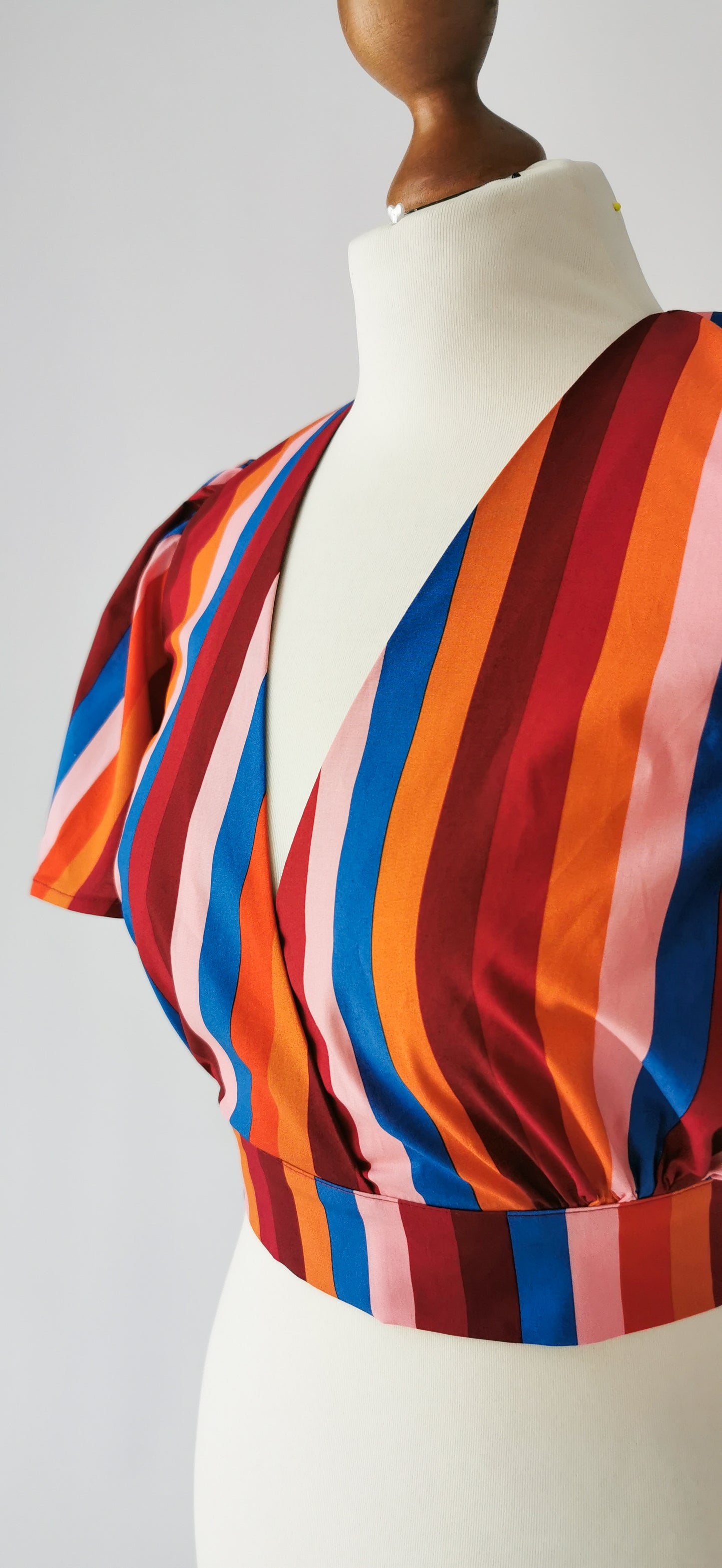 Sommertop aus Baumwolle zum Binden Colorful Stripes
