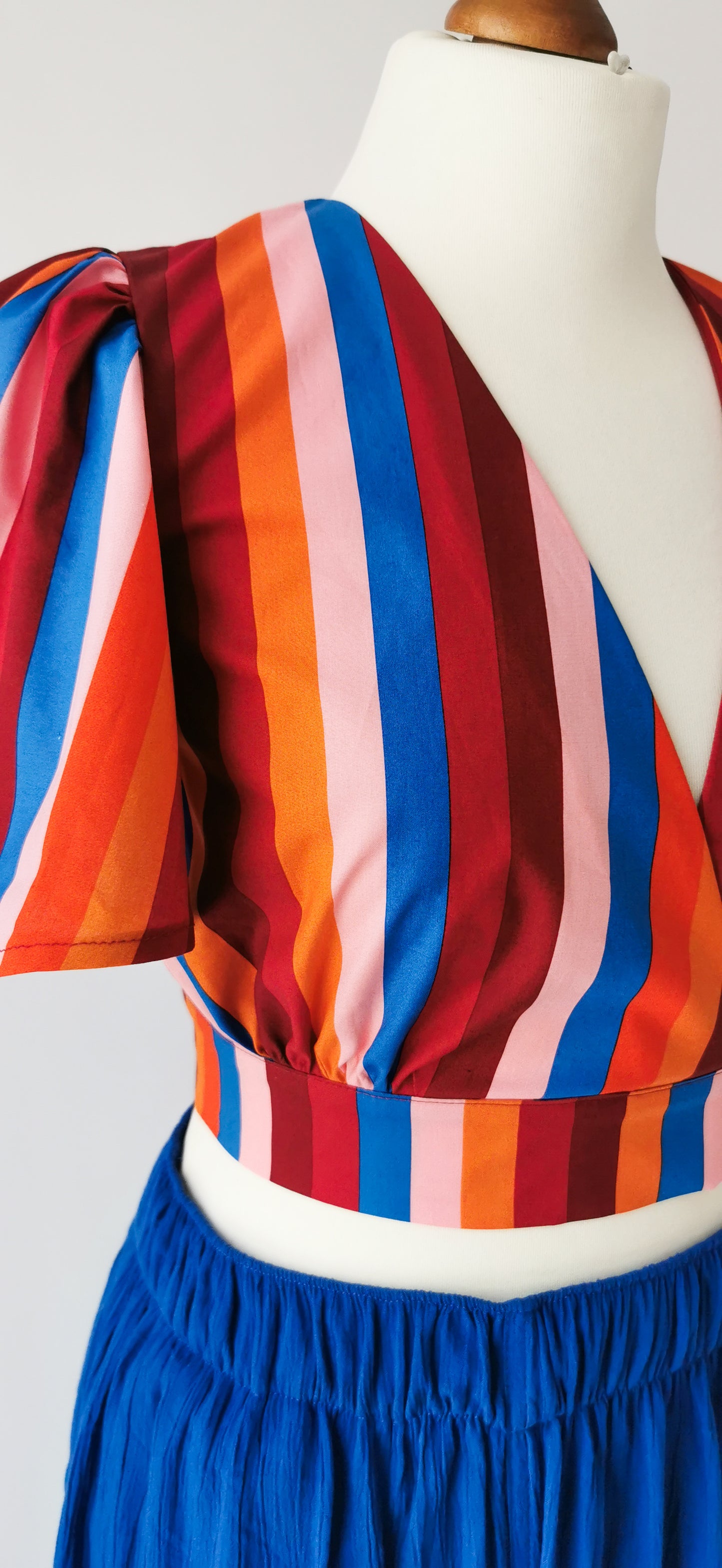 Sommertop aus Baumwolle zum Binden Colorful Stripes