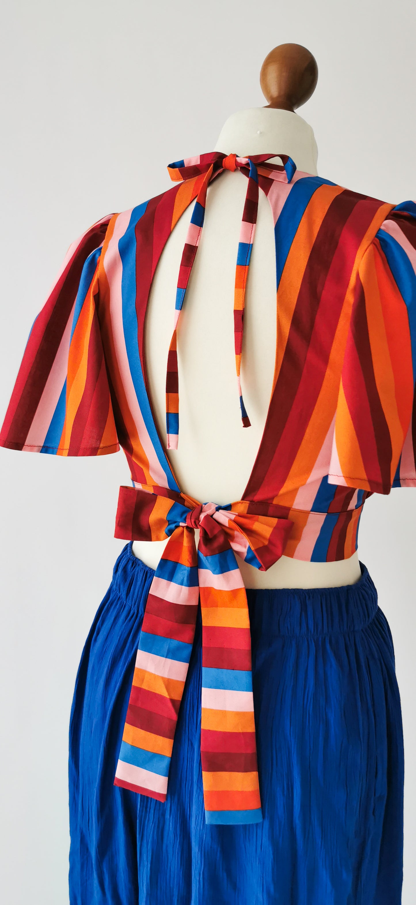 Sommertop aus Baumwolle zum Binden Colorful Stripes
