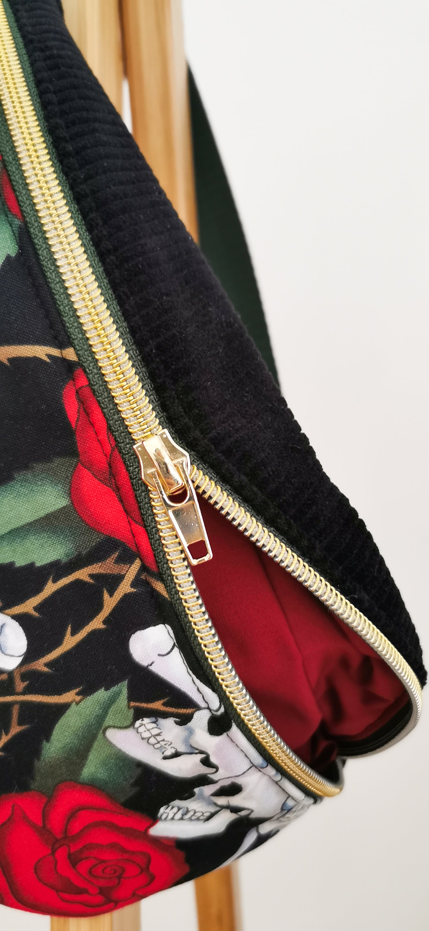 Hipbag Bauchtasche Crossbody Bag Halloween Skulls & Rosen