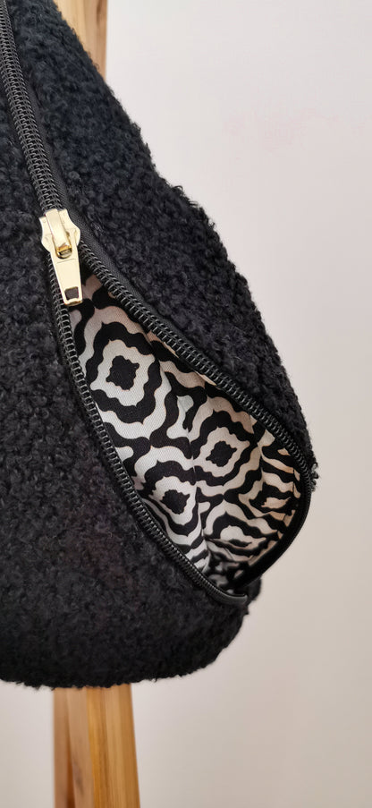 Basic Plüschis Bauchtasche Teddy Bouclé Plüsche Creme oder Schwarz