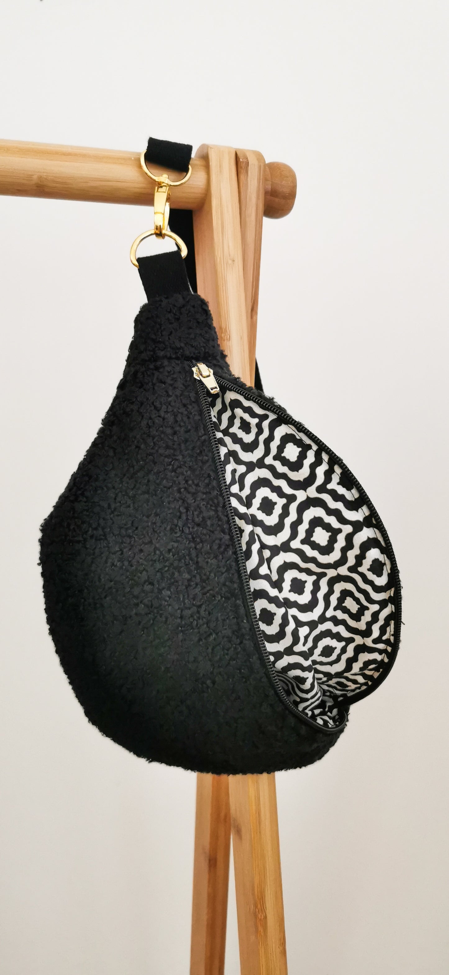 Basic Plüschis Bauchtasche Teddy Bouclé Plüsche Creme oder Schwarz